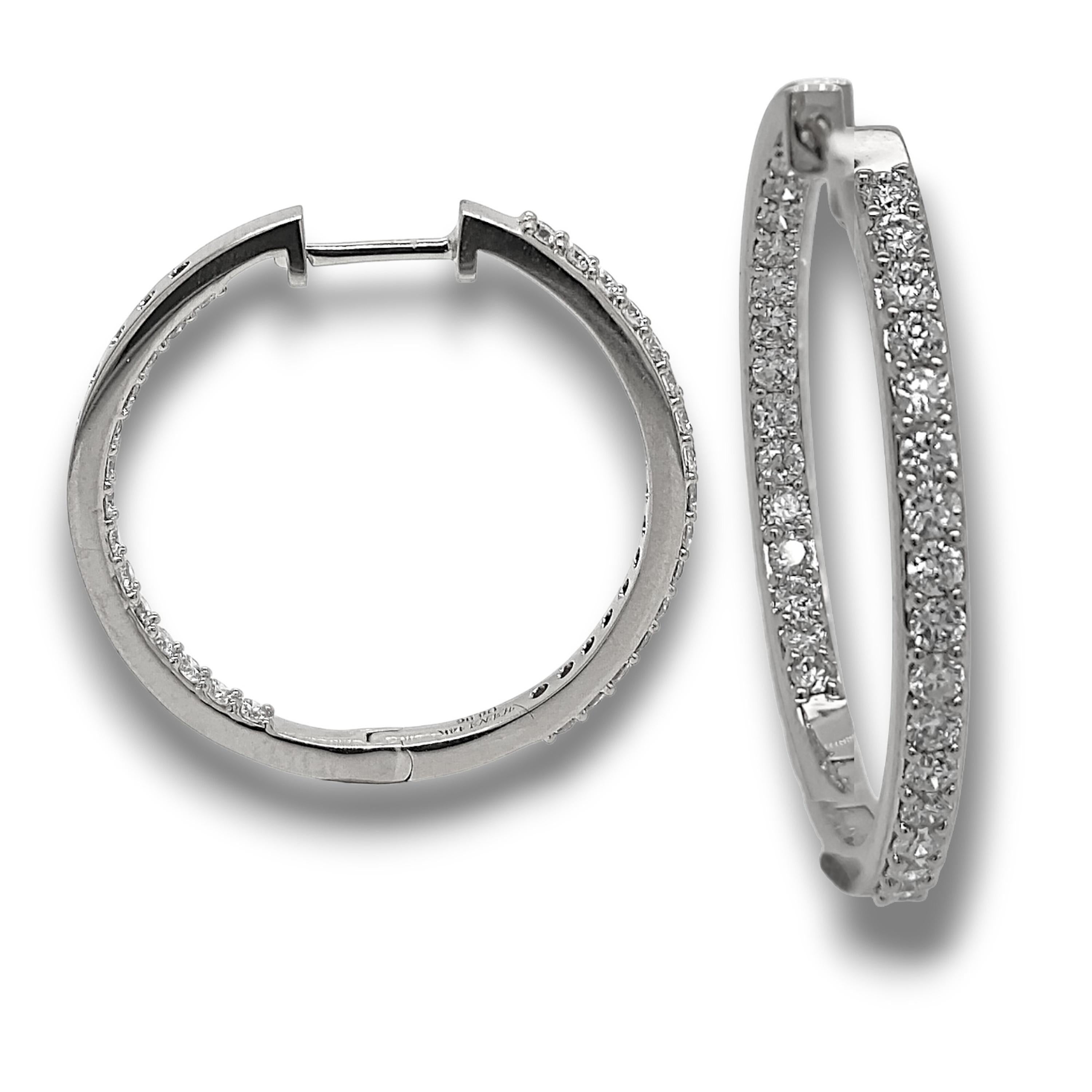 Orecchini a cerchio in oro bianco con diamante rotondo da 0,96 carati In condizioni Nuovo in vendita a New York, NY