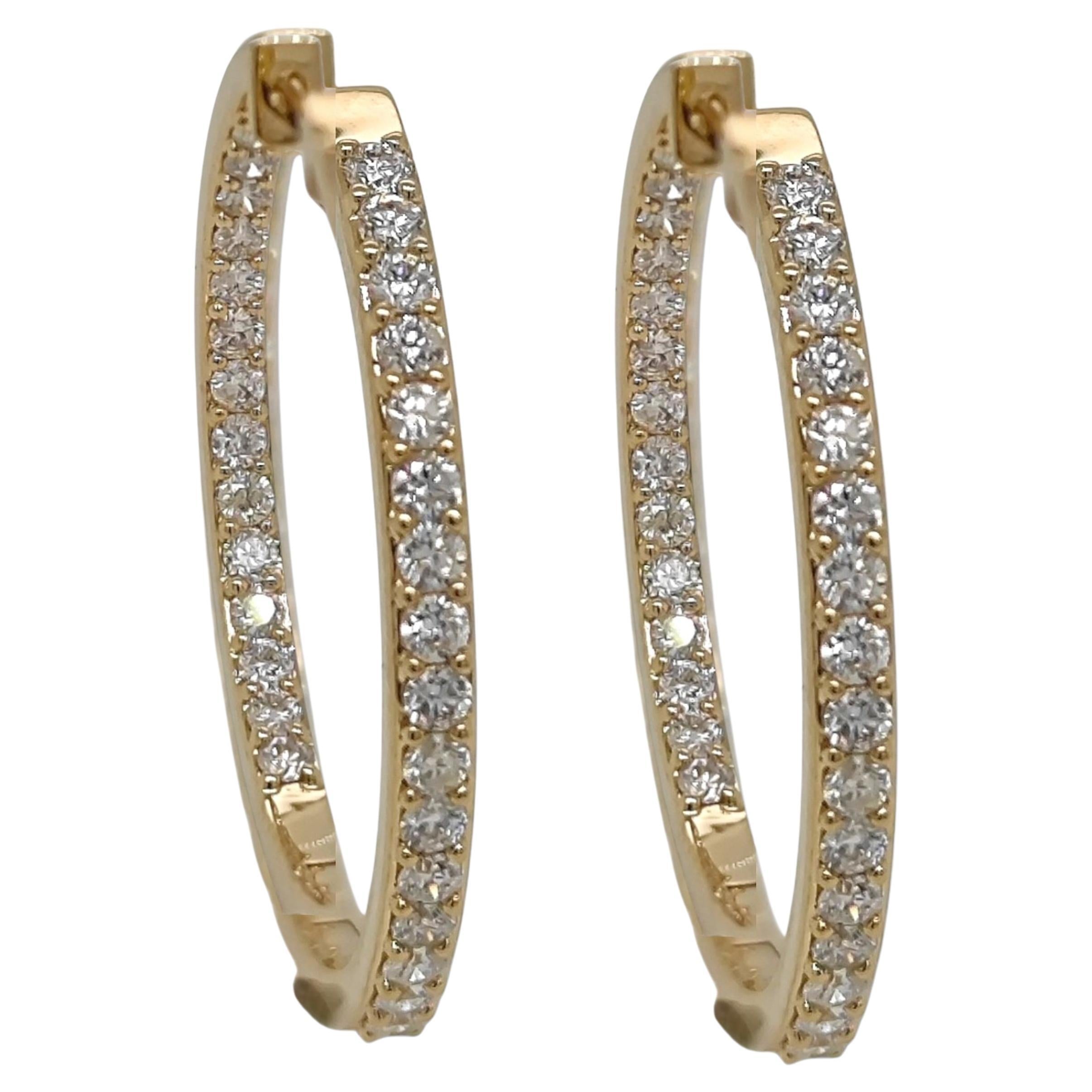 Boucles d
oreilles en or jaune avec diamant rond de 0,96 carat