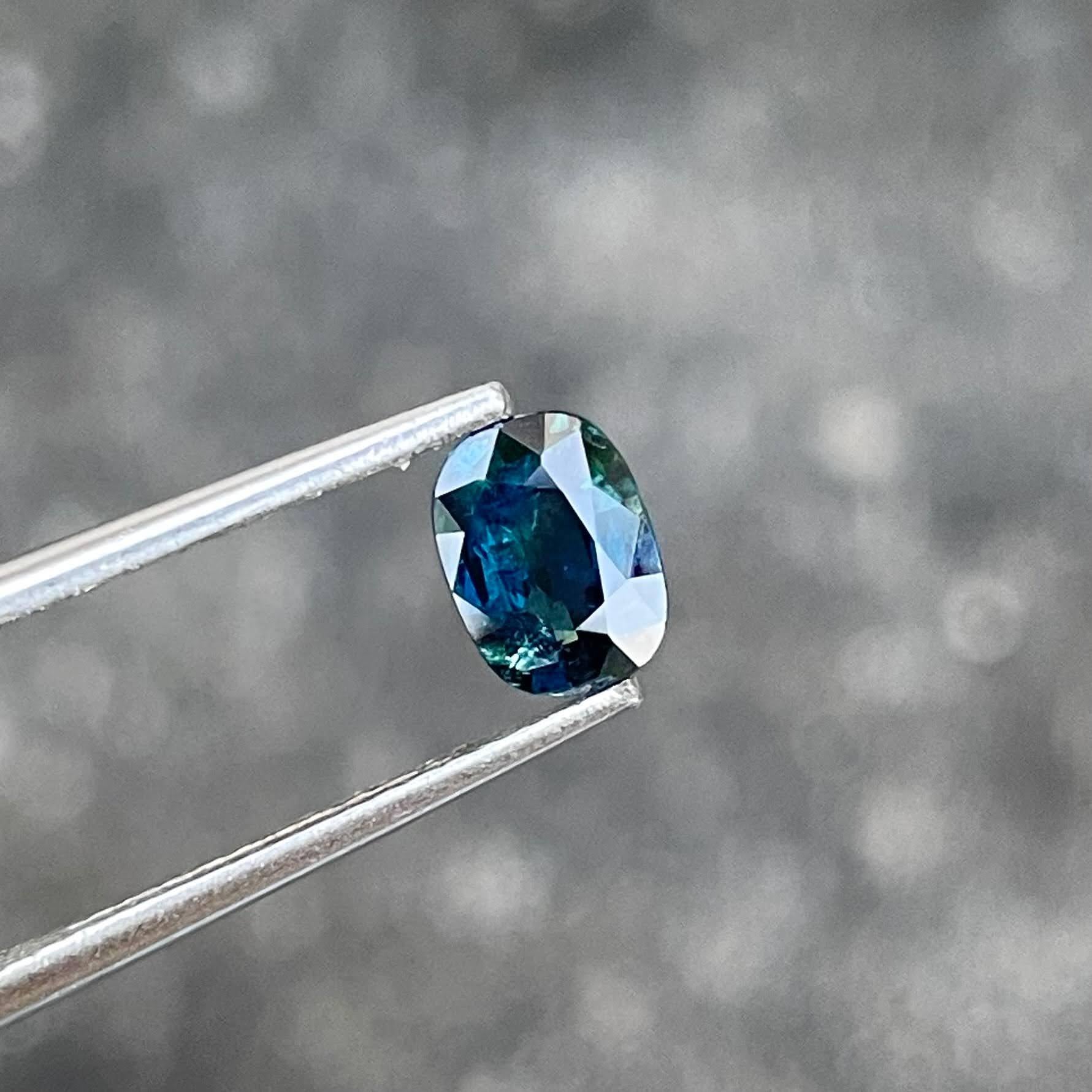 Modern 0.96 Carats Teal Blue Sapphire Stone Oval Cut Madagascar's Gemstone For Sale
