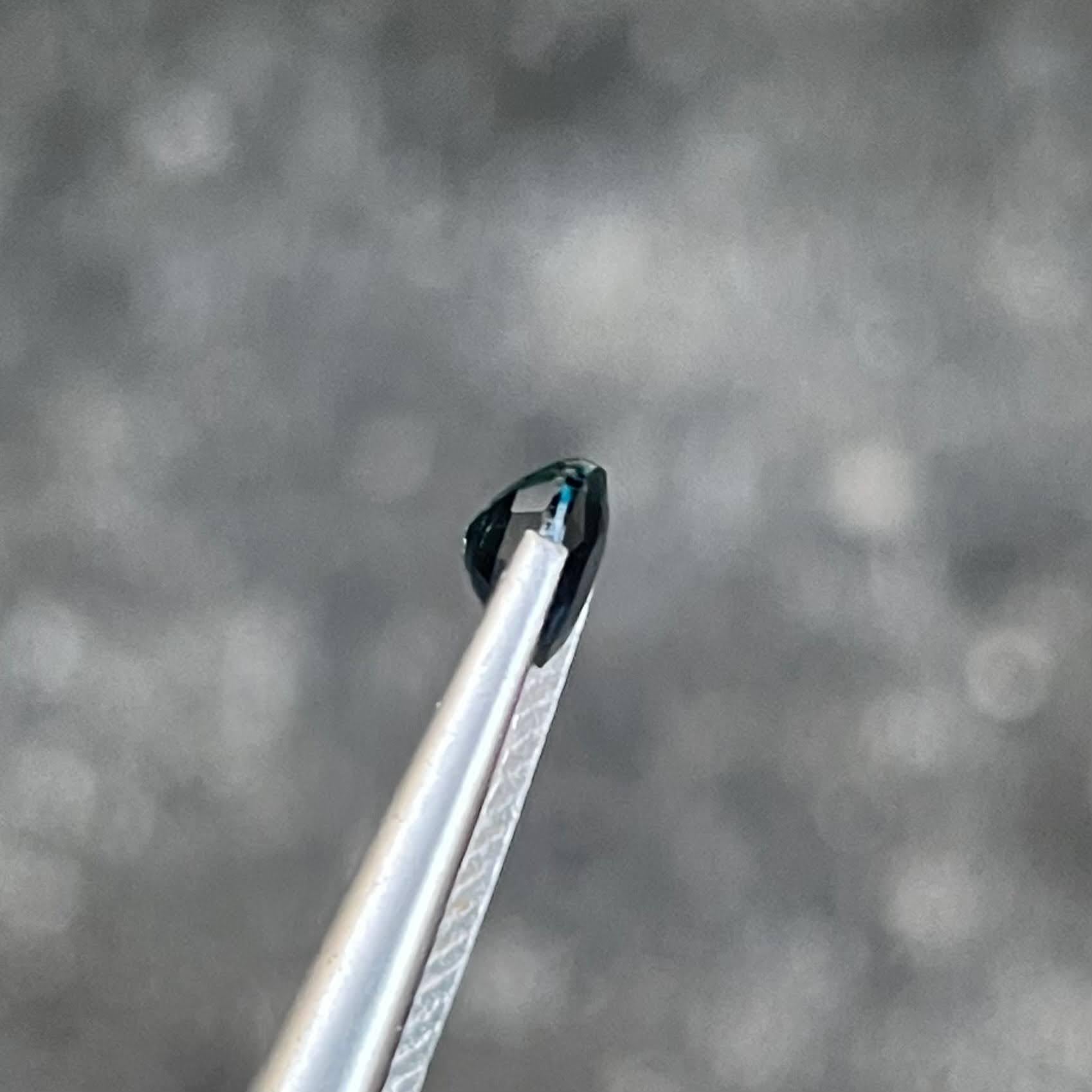 Women's or Men's 0.96 Carats Teal Blue Sapphire Stone Oval Cut Madagascar's Gemstone For Sale