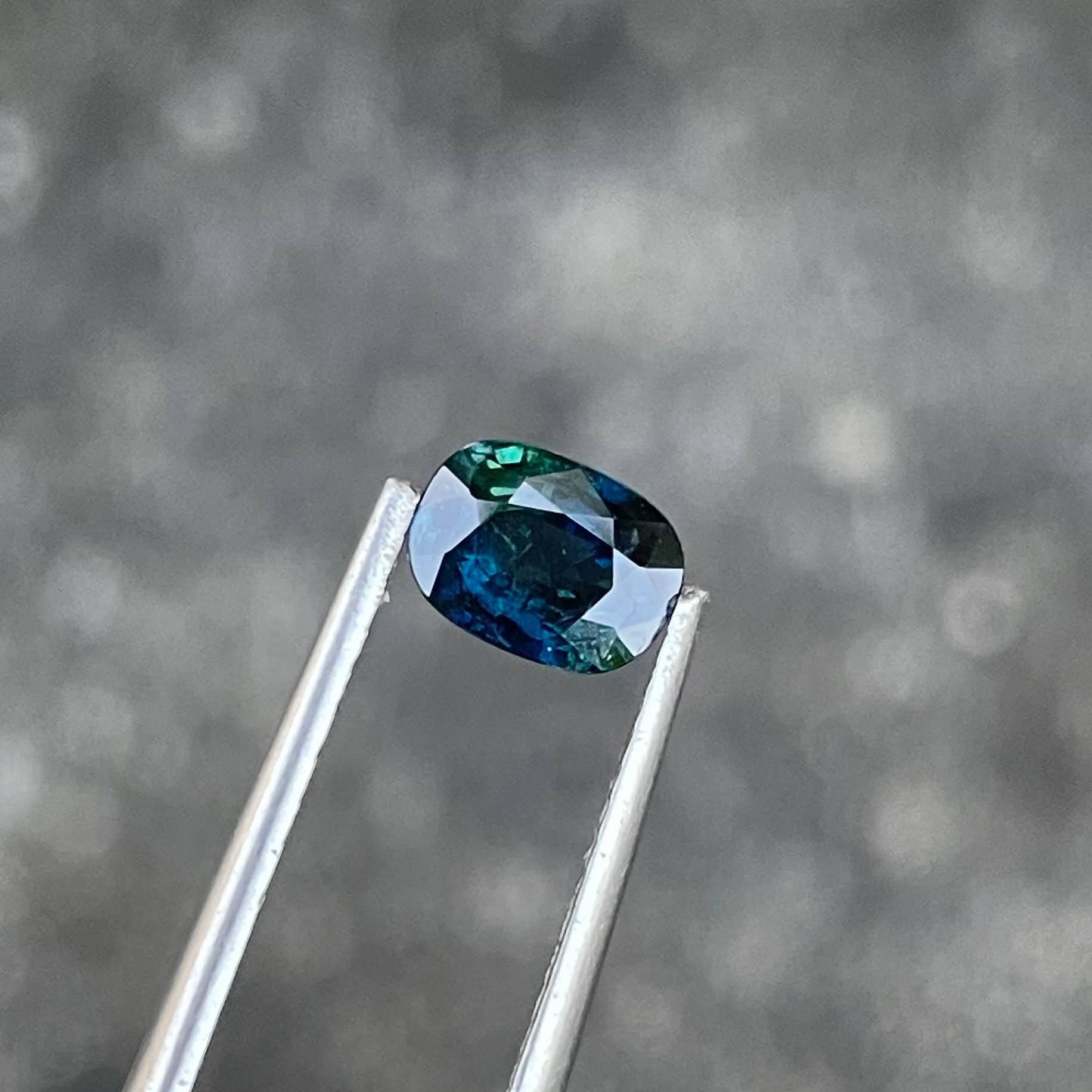 0.96 Carats Teal Blue Sapphire Stone Oval Cut Madagascar's Gemstone For Sale 3