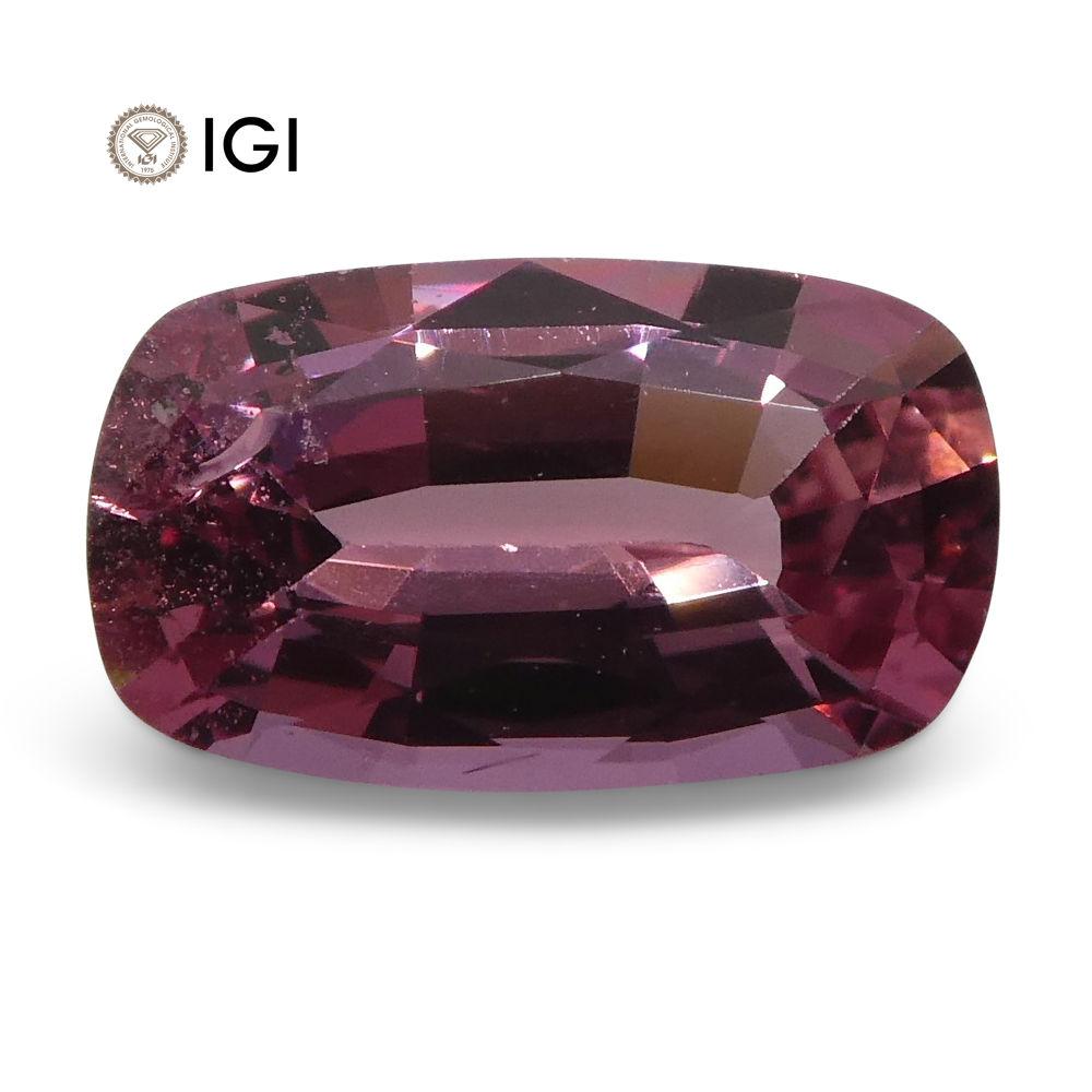 Women's or Men's 0.96 ct Cushion Pink Sapphire IGI Certified For Sale