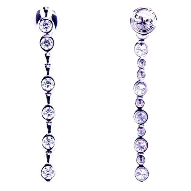 Beautiful elegant dangle earrings. The earrings consists of white gold with total 0.96 Ct diamonds round cut.
Total weight: 4.60 grams
Metal: 18Kt White gold
New contemporary jewelry. 
Perfect earrings to complete an elegant outfit !

