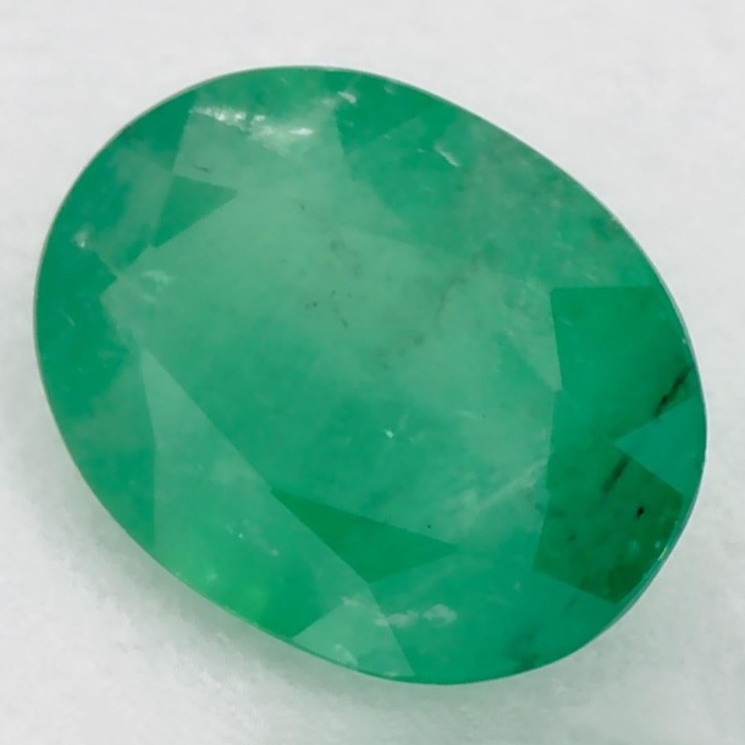 Con una vibrante tonalità di colore verde, la pietra natale di maggio è un simbolo della rinnovata crescita primaverile. 

Esplora la vivace collezione di smeraldi, rubini e zaffiri nel nostro negozio, disponibili come gemme sciolte e abbinabili