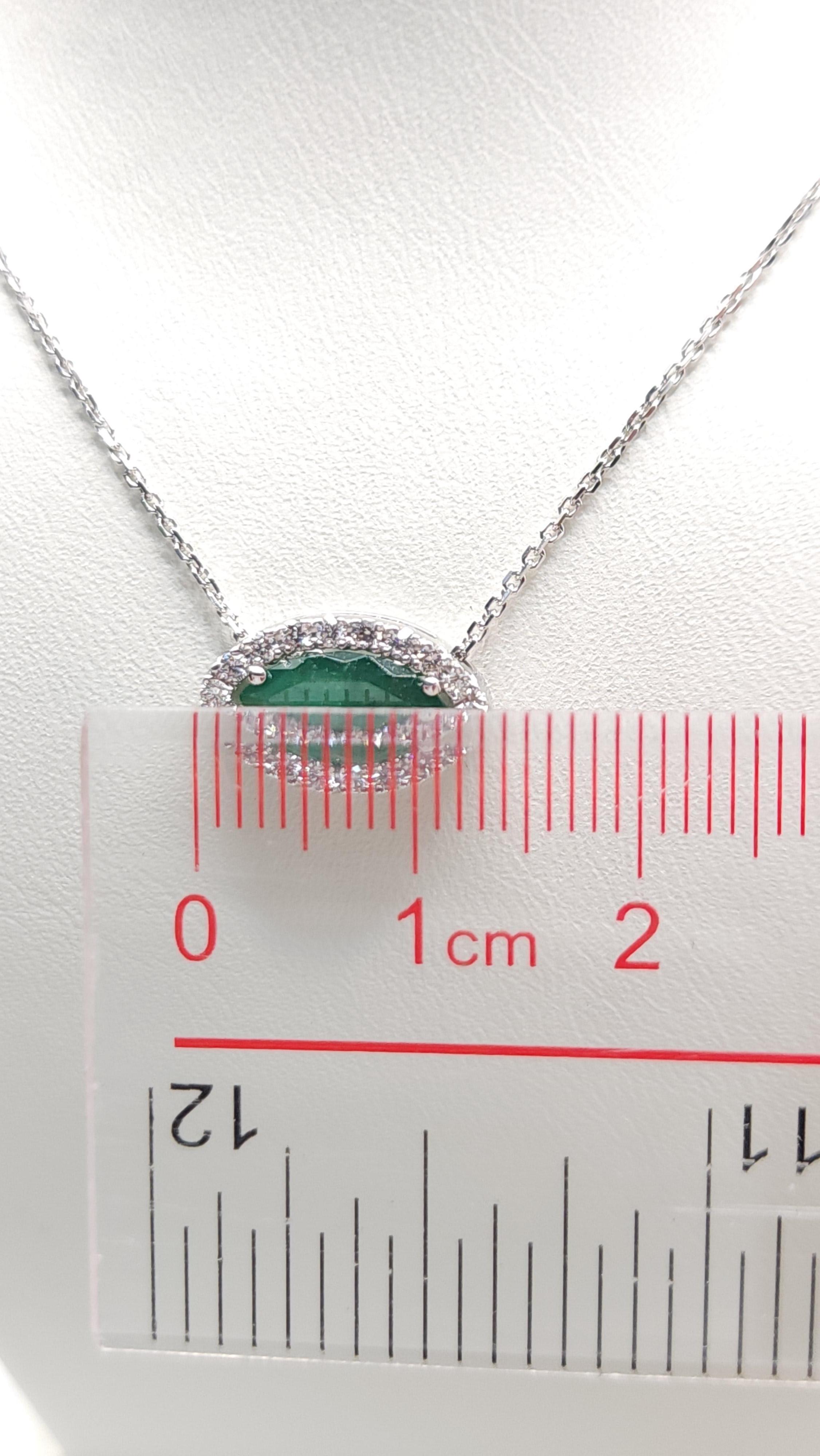 0.96Ct Marquise Shape Emerald And Diamonds Necklace For Sale 10