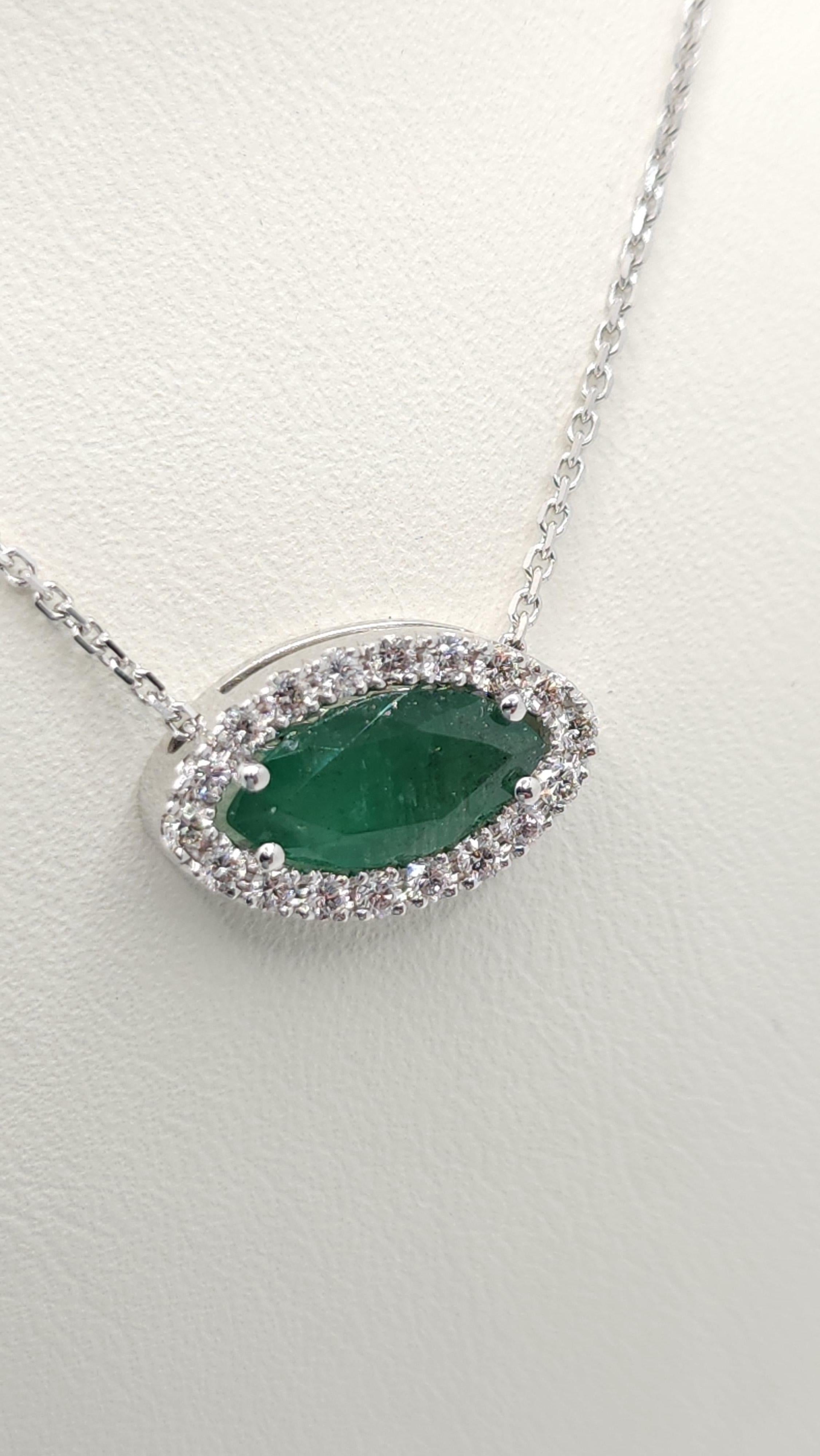 0.96Ct Marquise Shape Emerald And Diamonds Necklace For Sale 2