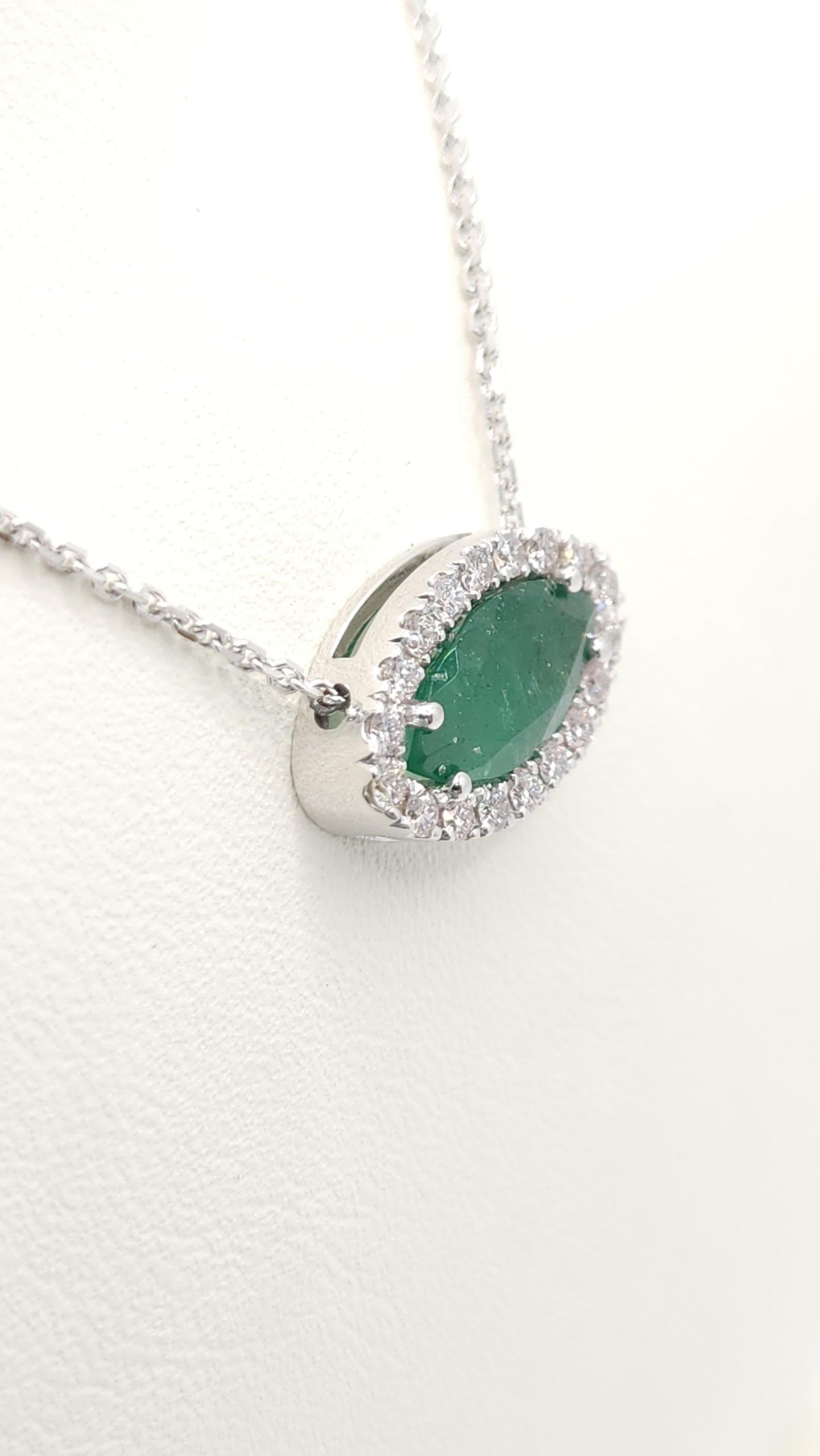 0.96Ct Marquise Shape Emerald And Diamonds Necklace For Sale 3