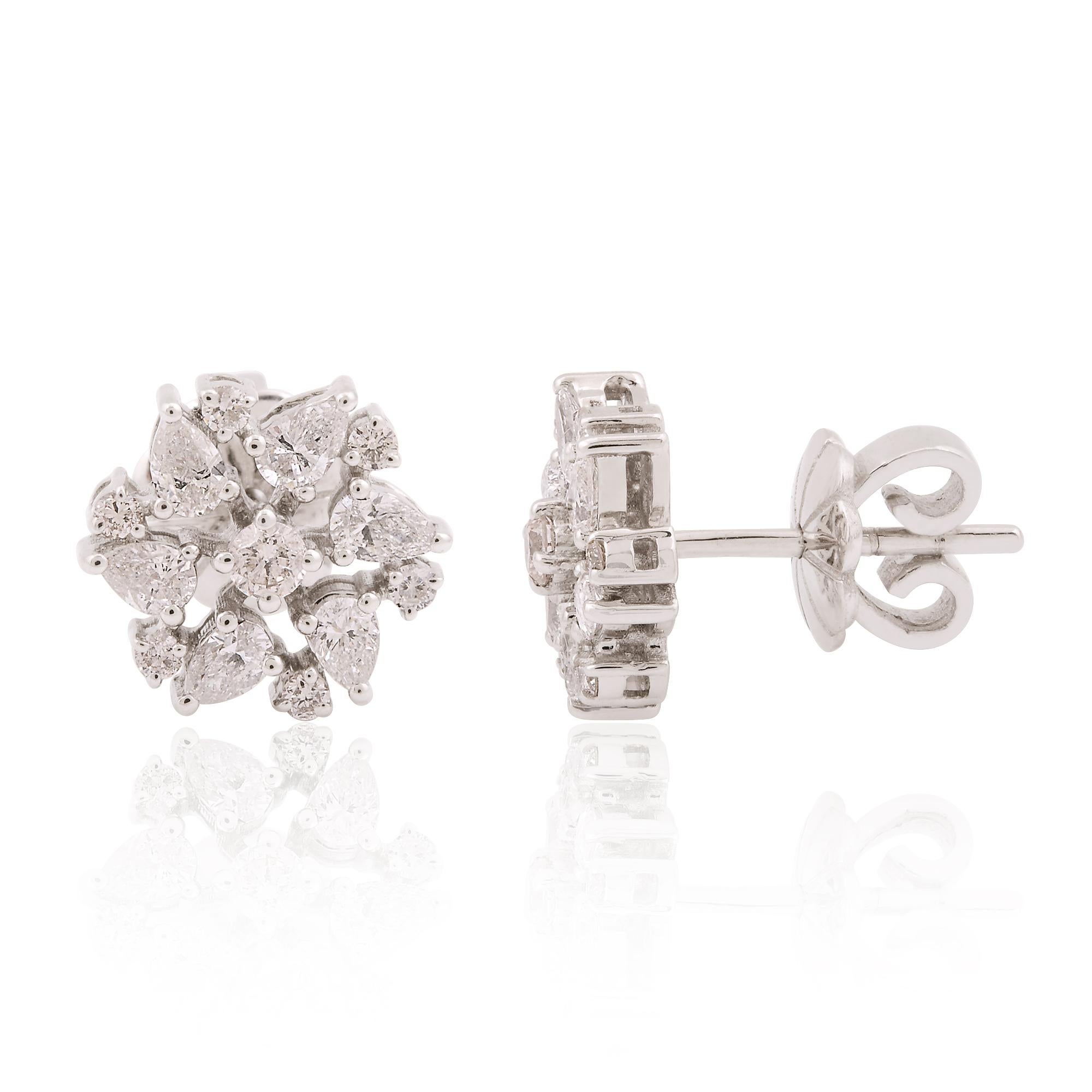 Orecchini con perno a forma di fiore con diamante naturale da 0,96 carati in oro bianco 14 carati In condizioni Nuovo in vendita a Diera, Dubai