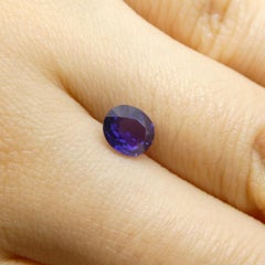 Saphir violet ovale de 0.96 carat, non chauffé, de Madagascar