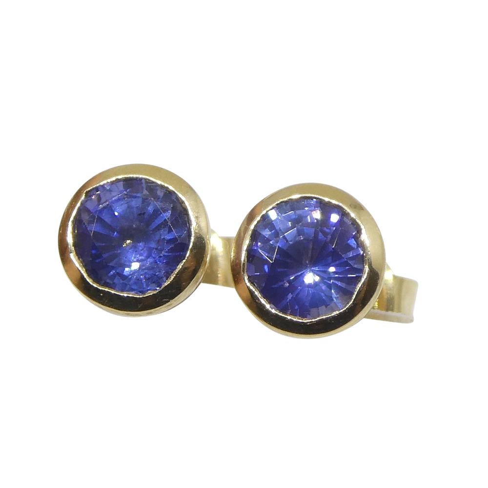 0.96ct Round Blue Sapphire Stud Earrings set in 14k Yellow Gold In New Condition For Sale In Toronto, Ontario