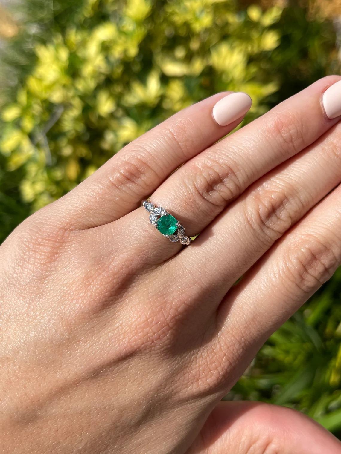 Modern 0.96tcw 14K Colombian Emerald-Round Cut & Round Cut Diamond Floral Ring For Sale