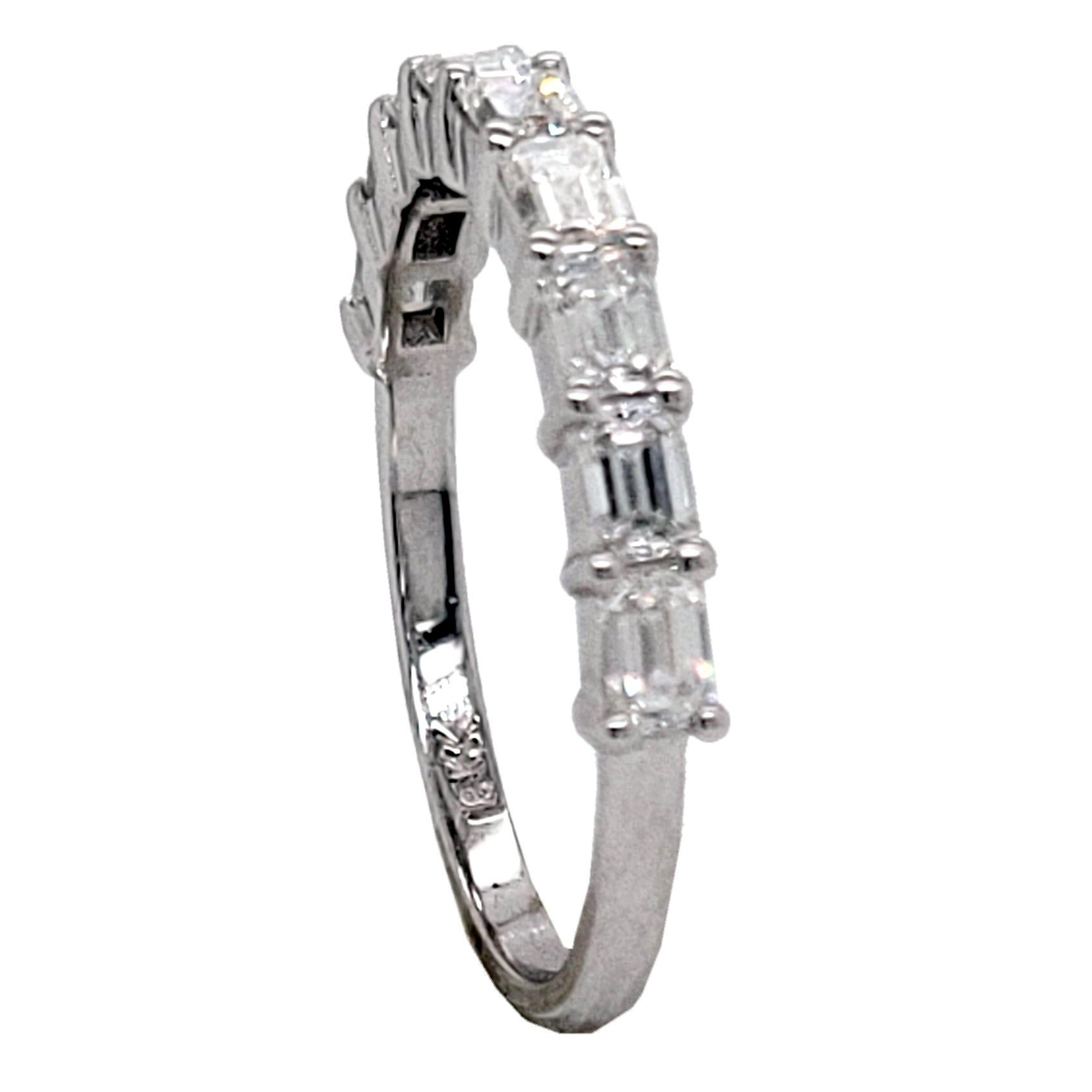Women's 0.97 Carat Emerald Cut Diamond 18k Gold Anniversary Ring For Sale