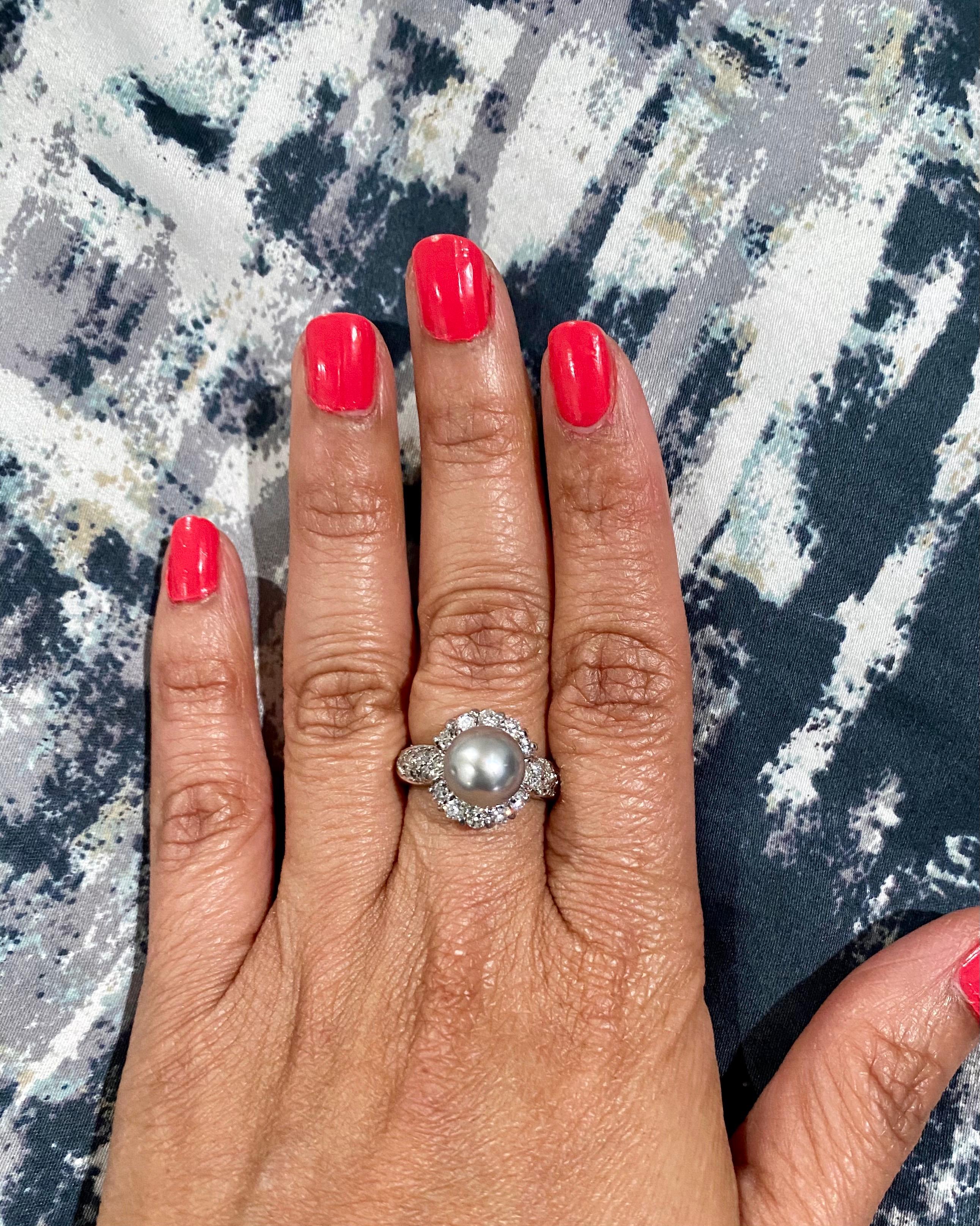Anello con perla di Tahiti e diamante da 0,97 carati in oro bianco 14 carati in vendita 1