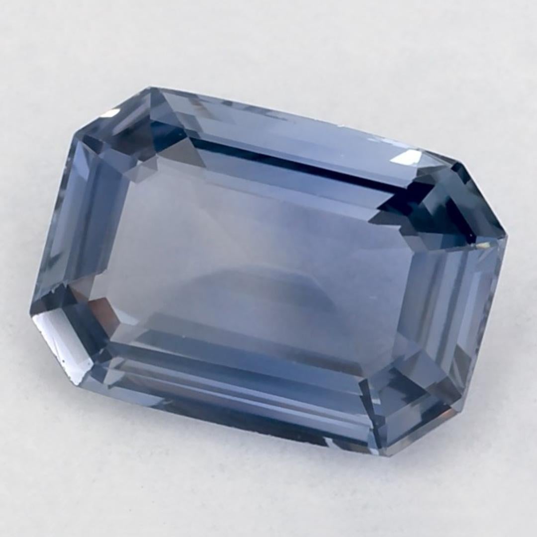Pierre de naissance très précieuse du mois de septembre, d'un bleu ravissant. On pense qu'ils apportent chance et fortune dans la vie.

Explorez la vibrante collection d'émeraudes, de rubis et de saphirs de notre magasin, disponibles sous forme de