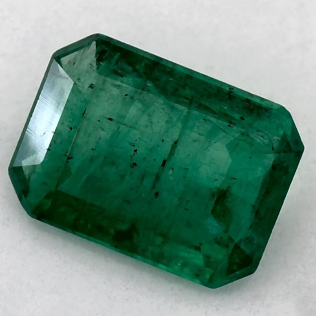 Con un vibrante tono verde, la piedra de nacimiento de mayo es un símbolo del renovado crecimiento primaveral. 

Explora la vibrante colección de esmeraldas, rubíes y zafiros de nuestra tienda, disponibles como gemas sueltas y combinadas con nuestra