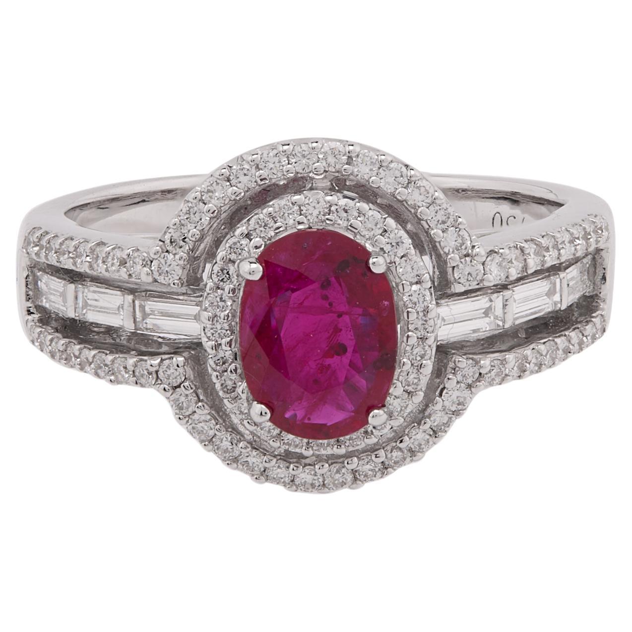0,970 Karat Rubin mit Diamantring aus 18 Karat Gold im Angebot