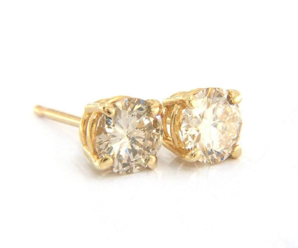 0.97ctw Round Brilliant Cut Diamond Solitaire Stud Earrings in 14K Yellow Gold In New Condition For Sale In Vienna, VA
