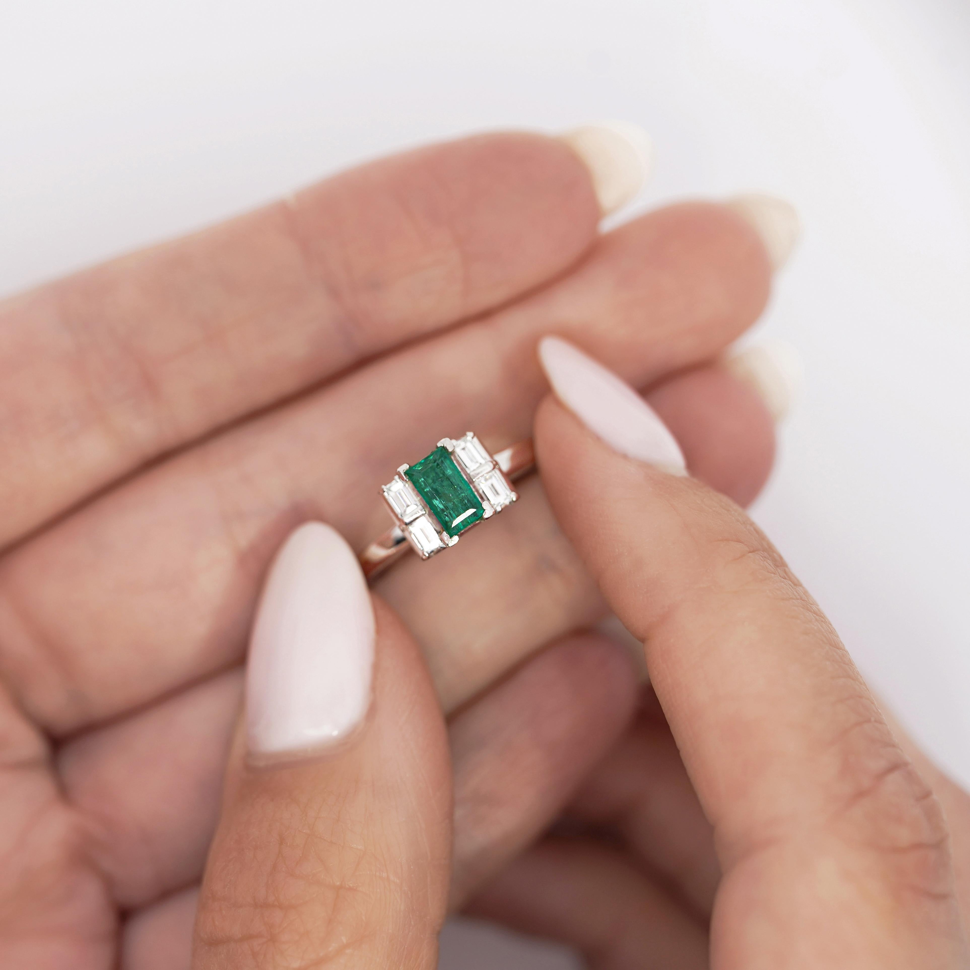 Emerald Cut 0.98 Carat Baguette Colombian Emerald, Diamond Platinum Thin Ring For Sale