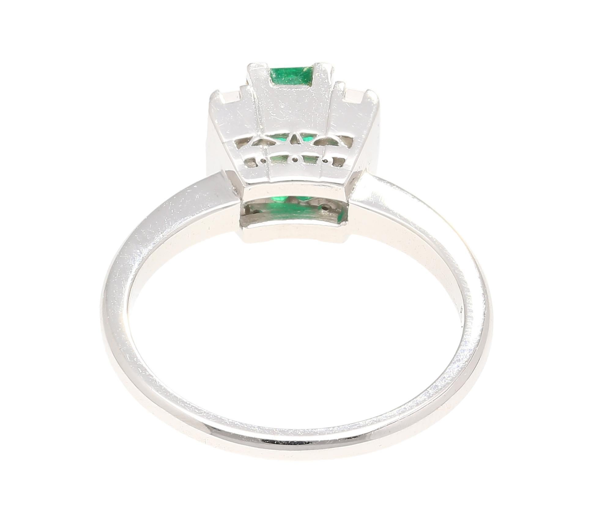 0.98 Carat Baguette Colombian Emerald, Diamond Platinum Thin Ring In New Condition For Sale In Miami, FL