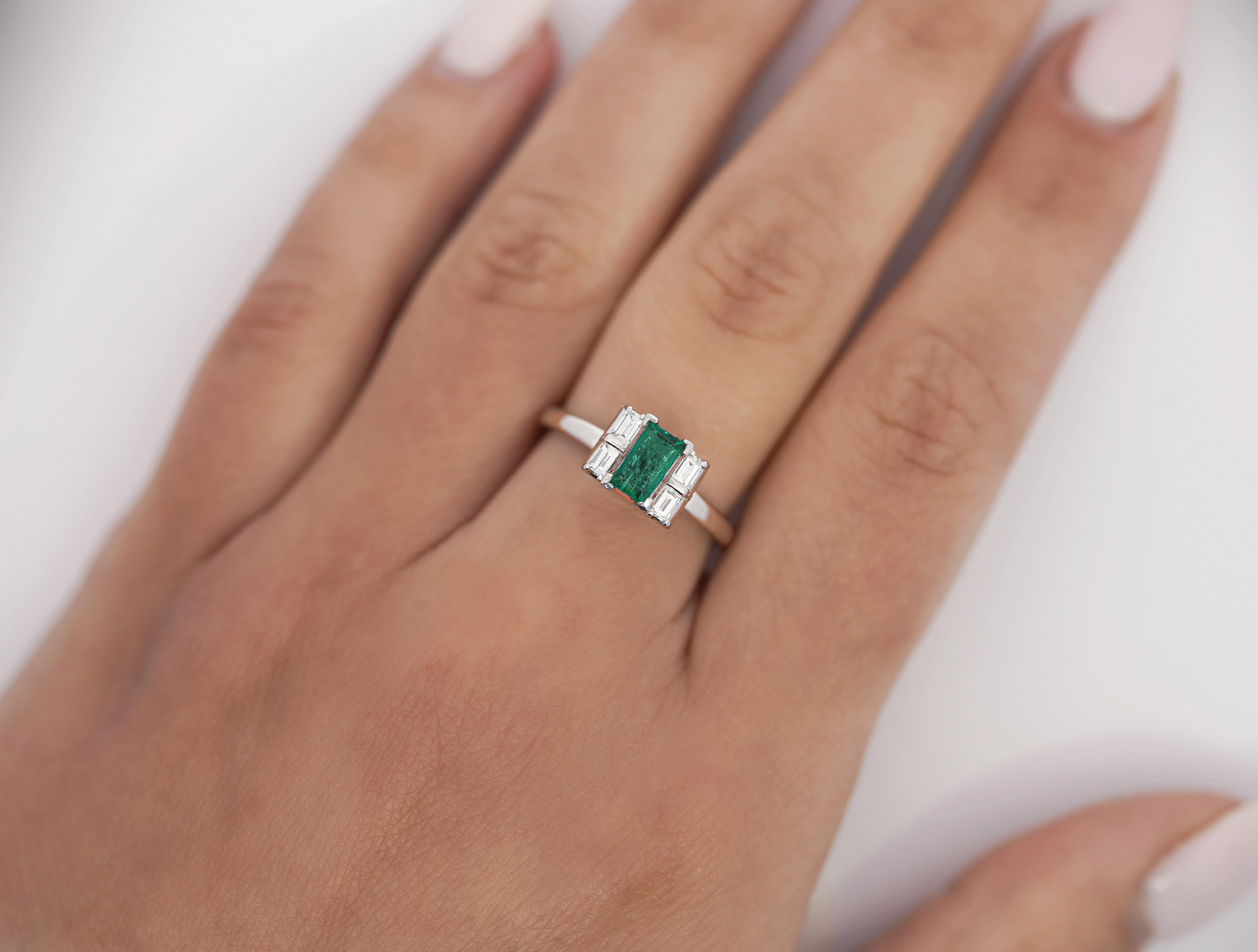 Smeraldo colombiano baguette da 0,98 carati, anello sottile in platino con diamante in vendita 1