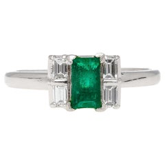 Platin dünner 0,98 Karat Baguette kolumbianischer Smaragd, Diamant Platin dünner Ring