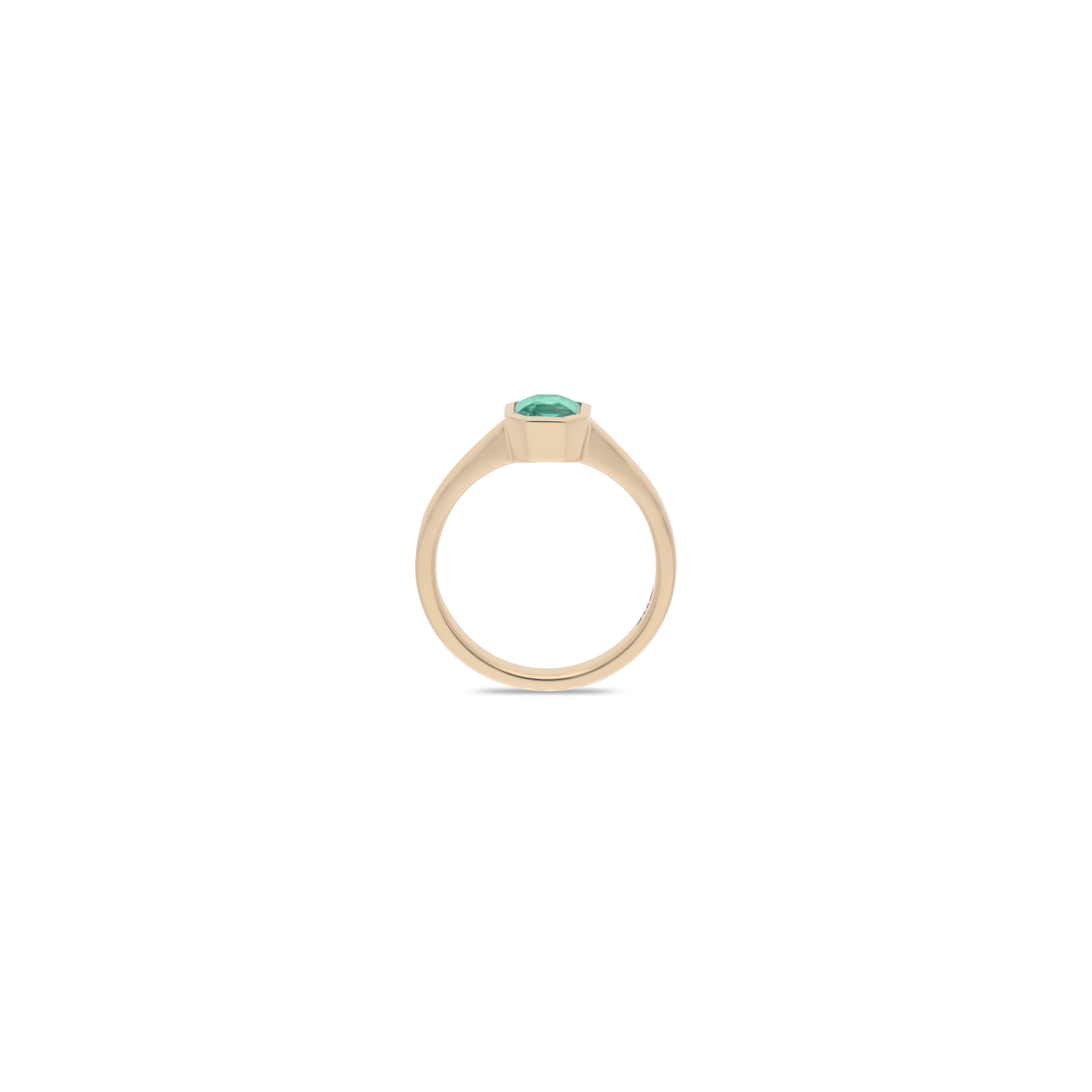 This is an elegant emerald  ring studded in 18k gold emerald weight 0.98 Carat this entire ring studded in 18k gold 

 ring size can be change as per the requirement,
 its a classic wearable emerald-diamond ring. 
 Size - 6.5 us


THIS RING COMES