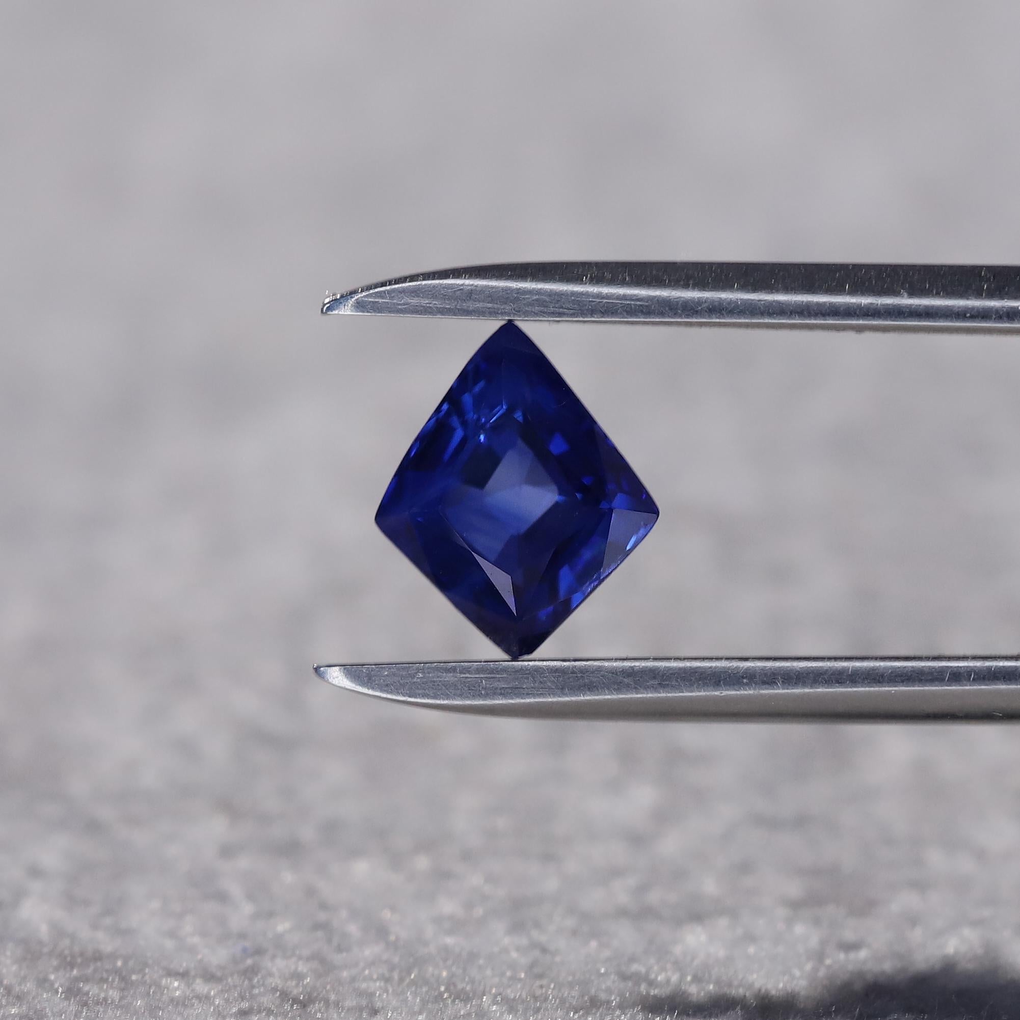 A unique kite-shaped natural sapphire in rich tones of classic royal blue. A fascinating jewel despite being small. 

Natural royal blue sapphire. Sourced from Ceylon. 0.98 ct 

This magnificent blue sapphire by KNS Gems is available for purchase as