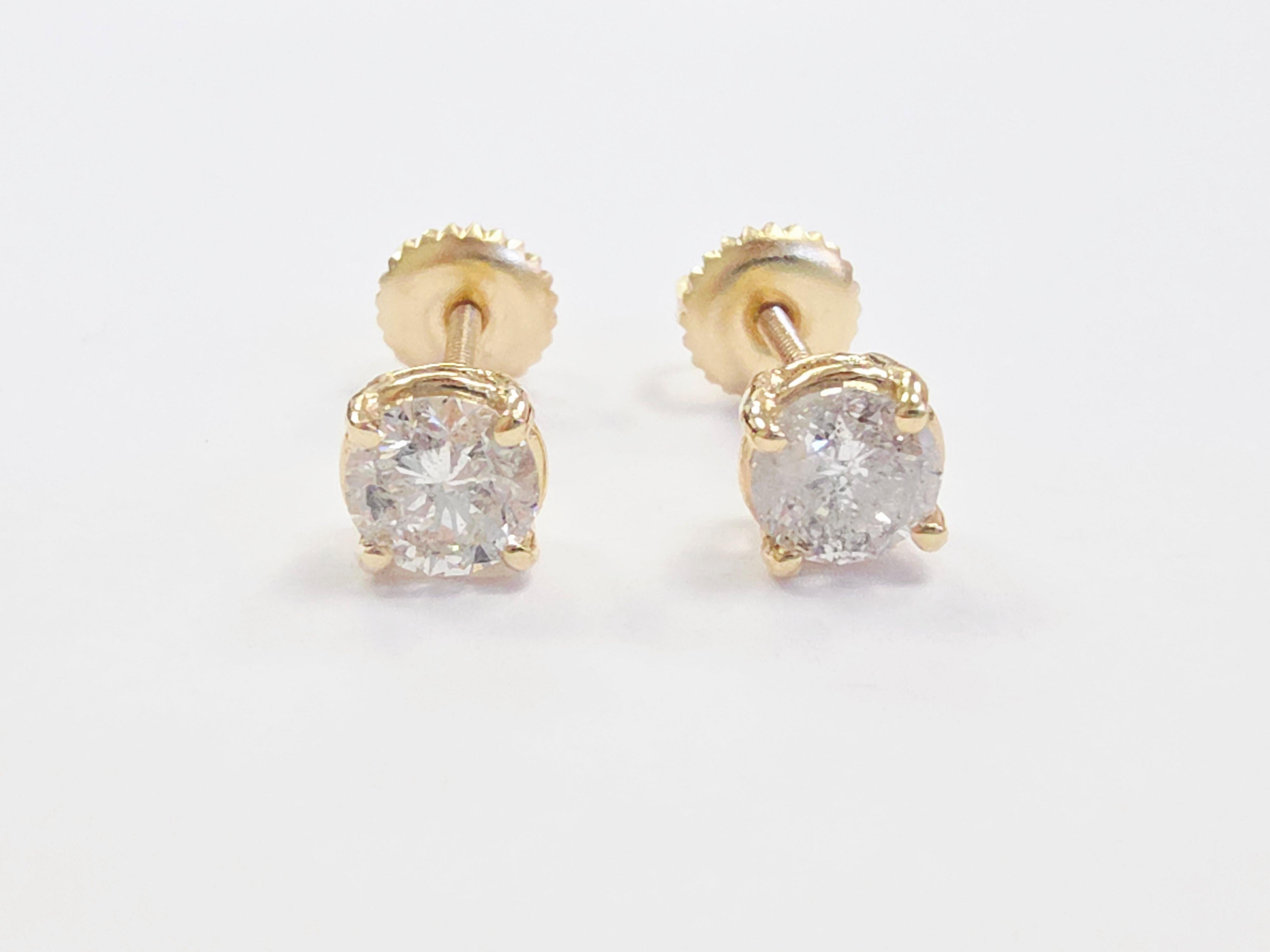 Orecchini con diamanti tondi brillanti Nature da 0,98 carati in oro giallo 14K

Eleva la tua collezione di gioielli con questo paio di orecchini a perno con diamanti naturali senza tempo, con un totale di 0,98 carati di diamanti rotondi a taglio