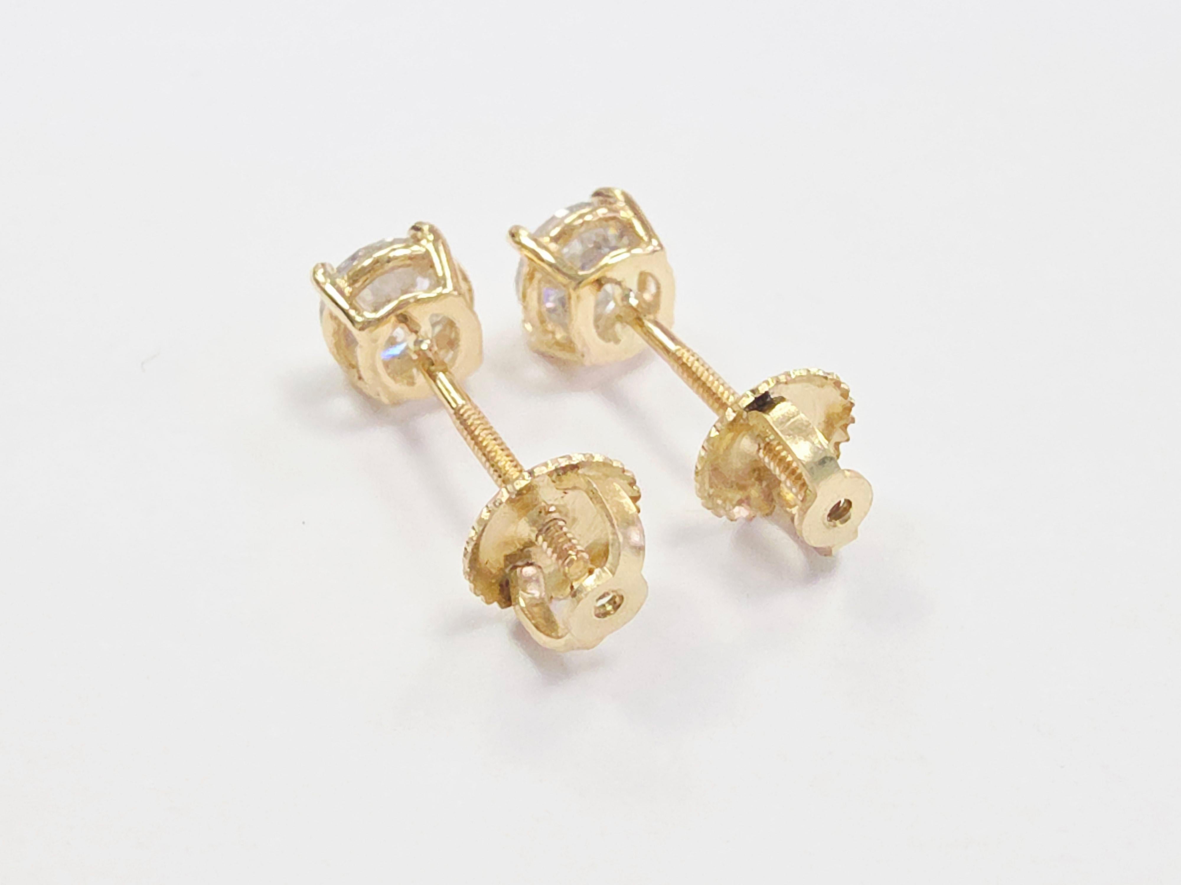 0,98 Carati Nature Brilliante Rotondo Diamante Borchie Oro Giallo 14 Carati in vendita 1