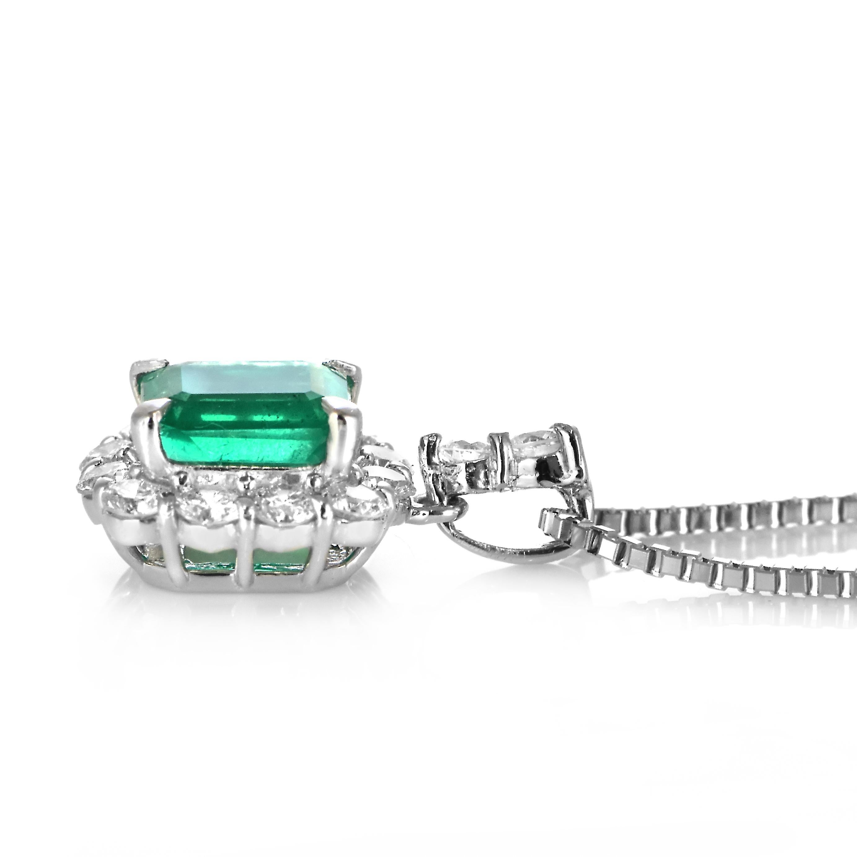 0,98 Karat natürlicher, lebhaft-grüner kolumbianischer Smaragd und Diamant-Anhänger im Angebot 4