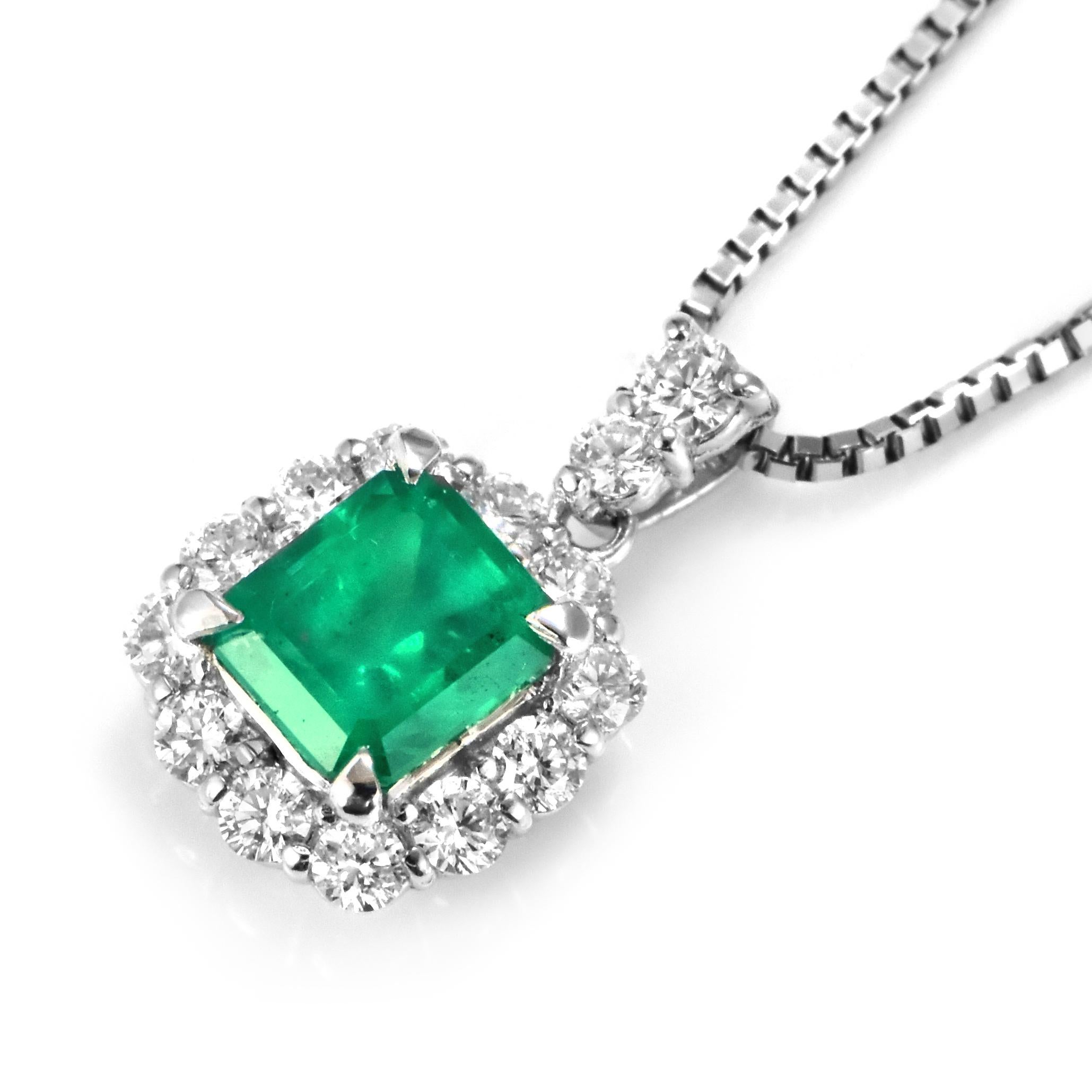0,98 Karat natürlicher, lebhaft-grüner kolumbianischer Smaragd und Diamant-Anhänger im Zustand „Neu“ im Angebot in Tokyo, JP