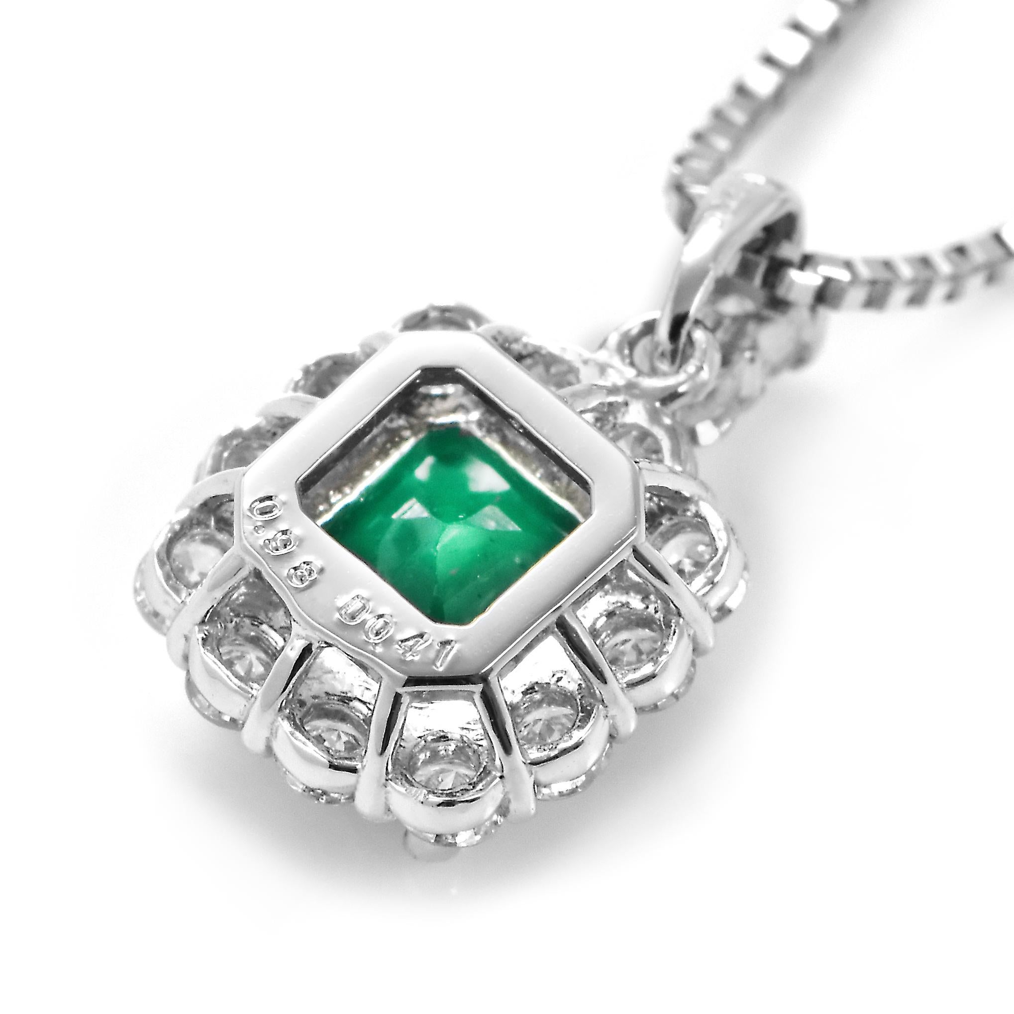 0,98 Karat natürlicher, lebhaft-grüner kolumbianischer Smaragd und Diamant-Anhänger Damen im Angebot
