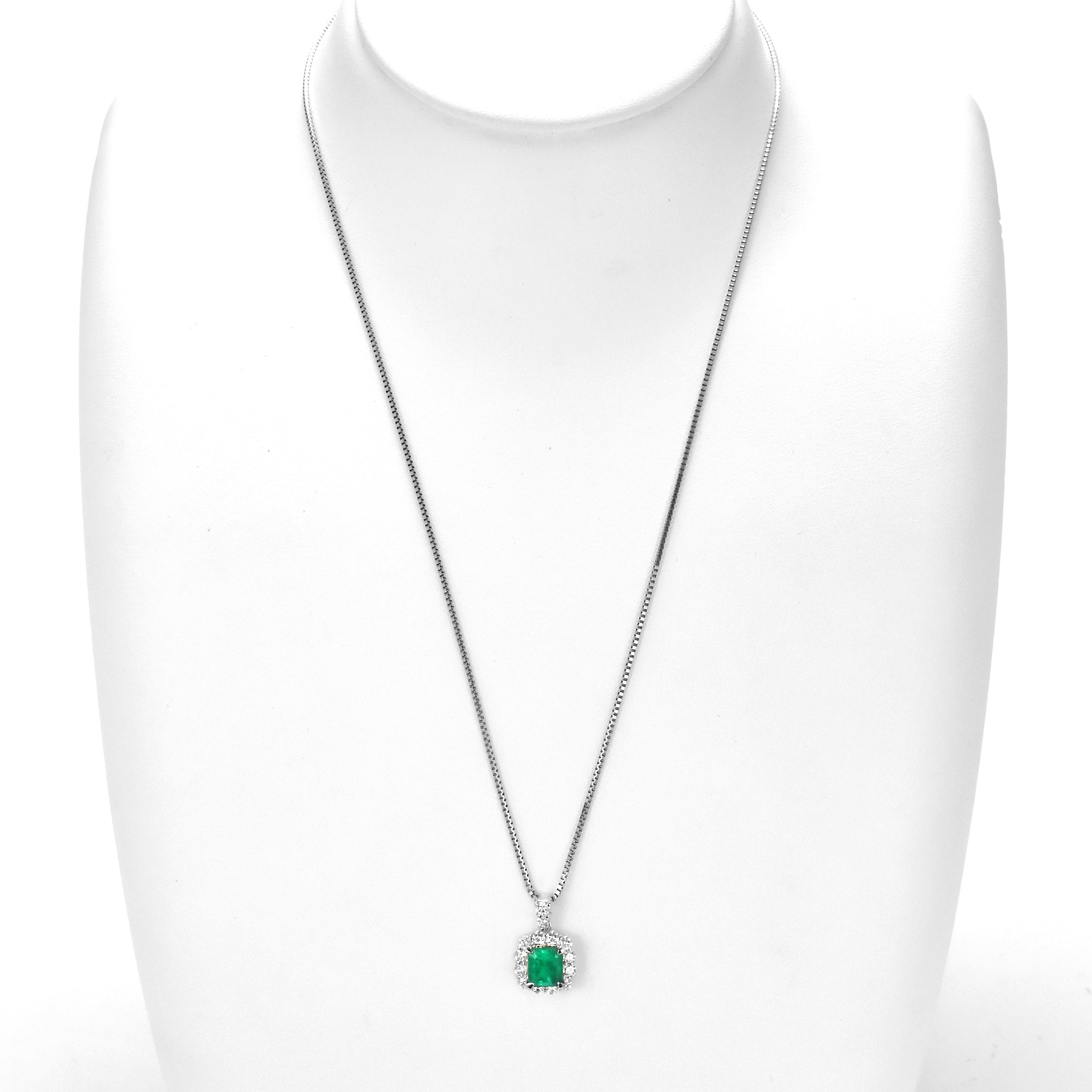 0,98 Karat natürlicher, lebhaft-grüner kolumbianischer Smaragd und Diamant-Anhänger im Angebot 1
