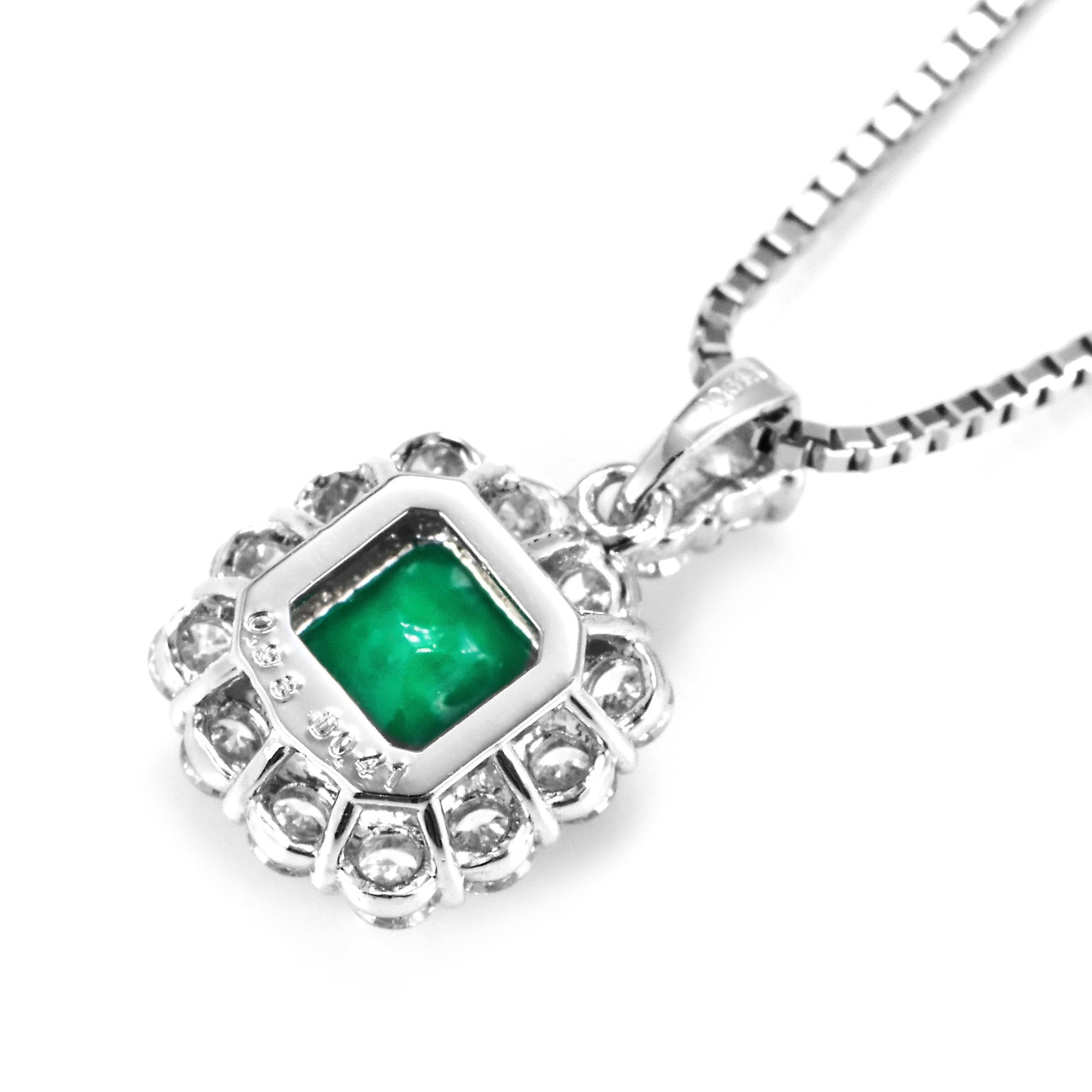 0,98 Karat natürlicher, lebhaft-grüner kolumbianischer Smaragd und Diamant-Anhänger im Angebot 3