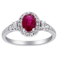 Bague en or blanc 14 carats avec rubis taille ovale de 0,98 carat et accents de diamants