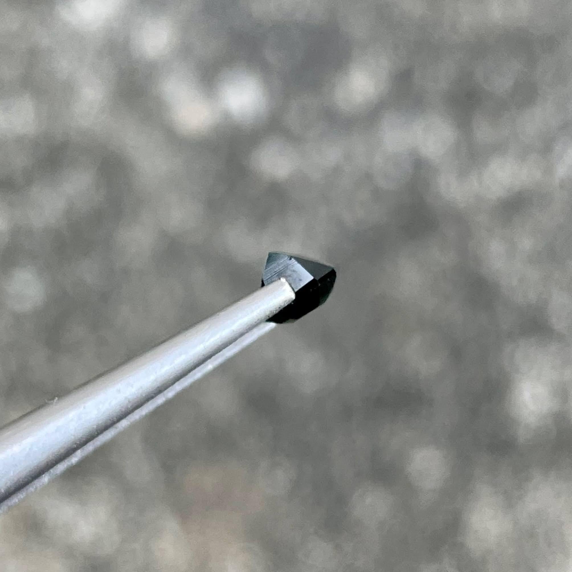 0.98 Karat Grünlich Blauer Turmalin Stein Smaragdschliff Afghanischer Edelstein im Zustand „Neu“ im Angebot in Bangkok, TH