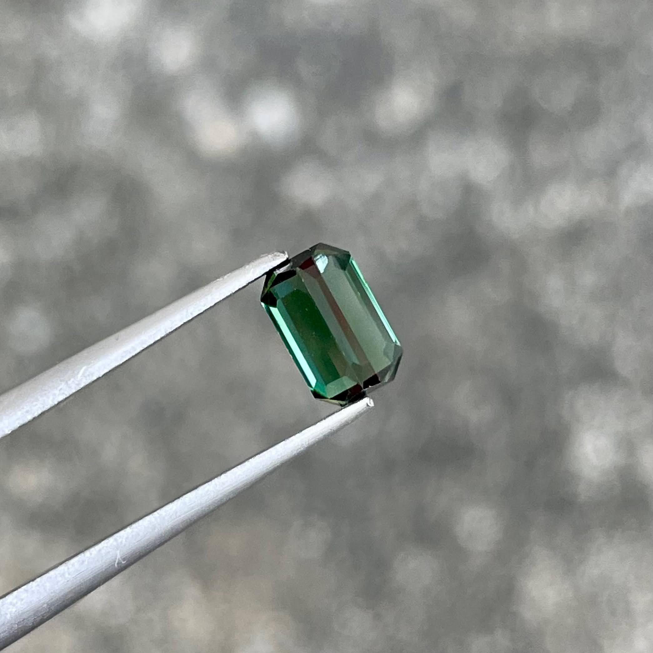 0.98 Karat Grünlich Blauer Turmalin Stein Smaragdschliff Afghanischer Edelstein im Angebot 1