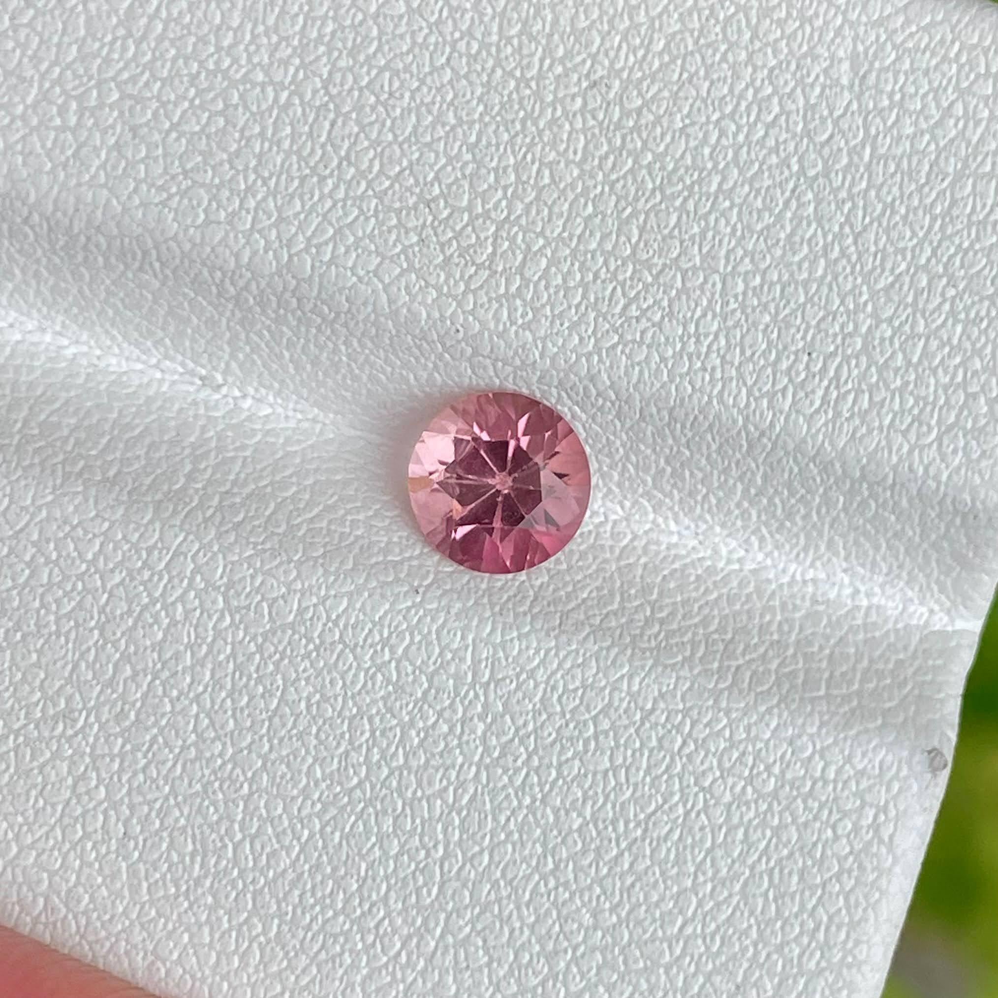Moderne Tourmaline rose taille ronde afghane de 0,98 carat en vente