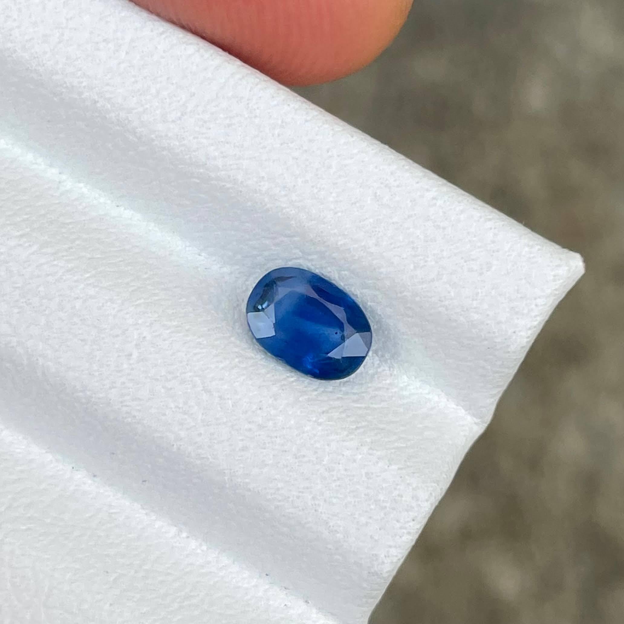 Women's or Men's 0.98 Carats Vivid Blue Sapphire Stone Oval Cut Sri Lankan Gemstone For Sale