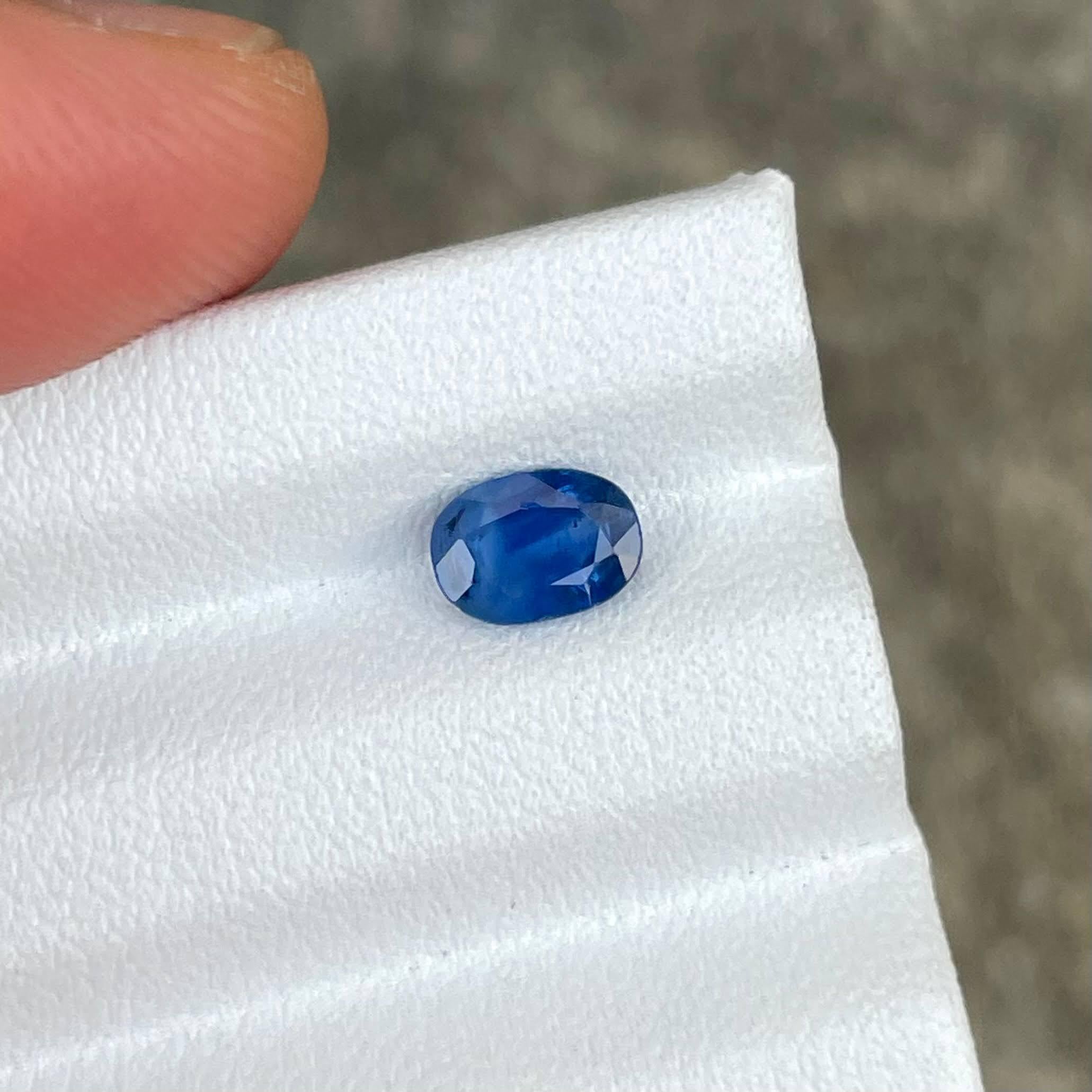 0.98 Carats Vivid Blue Sapphire Stone Oval Cut Sri Lankan Gemstone For Sale 1