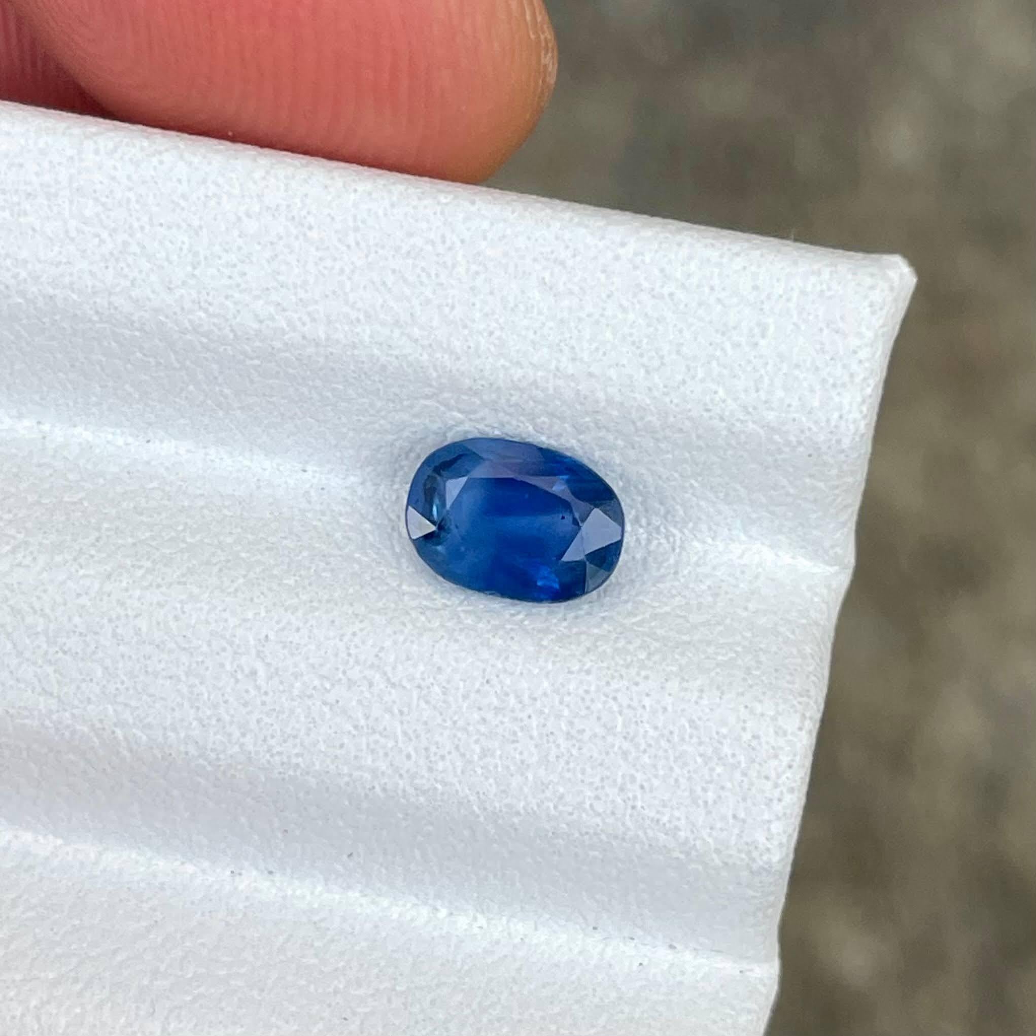 0.98 Carats Vivid Blue Sapphire Stone Oval Cut Sri Lankan Gemstone For Sale 2