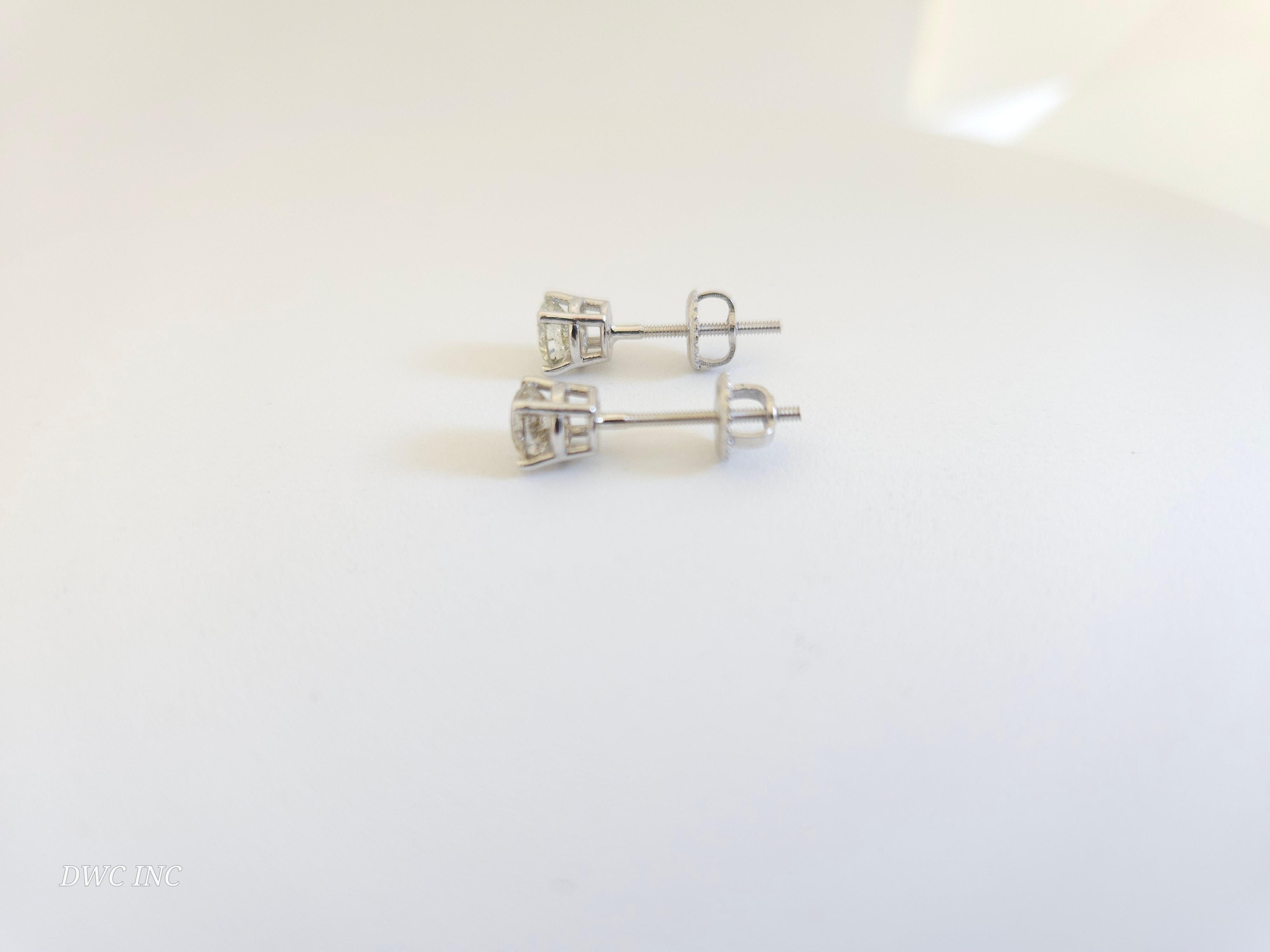 0.98 Ctw Natural Diamond Round Sqrue back Studs White Gold In New Condition For Sale In Great Neck, NY