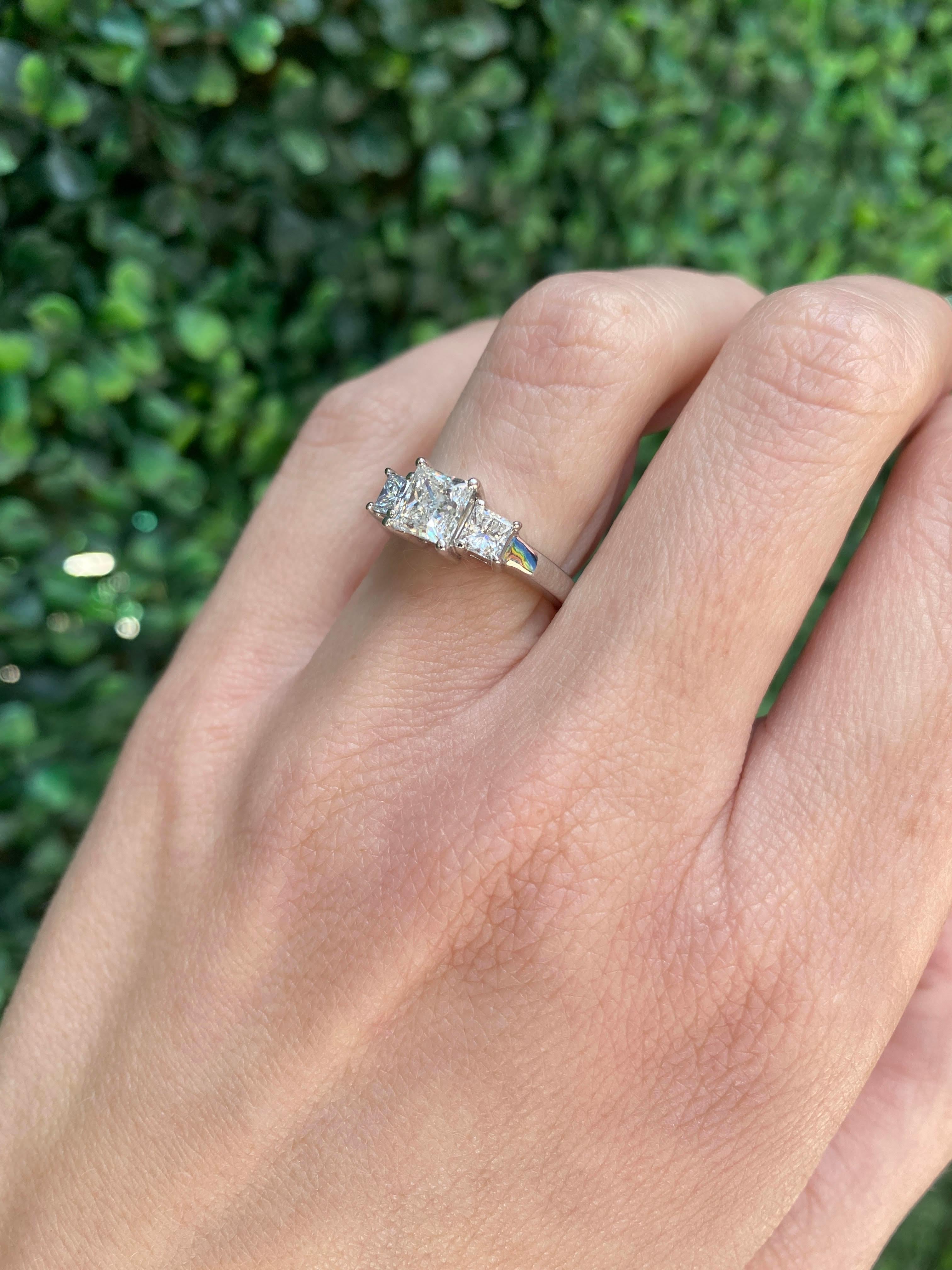 0.98 Princess Cut GIA zertifizierter Diamant w / 0,50ctw Prinzessinnenschliff drei Stein Ring im Zustand „Neu“ im Angebot in Houston, TX