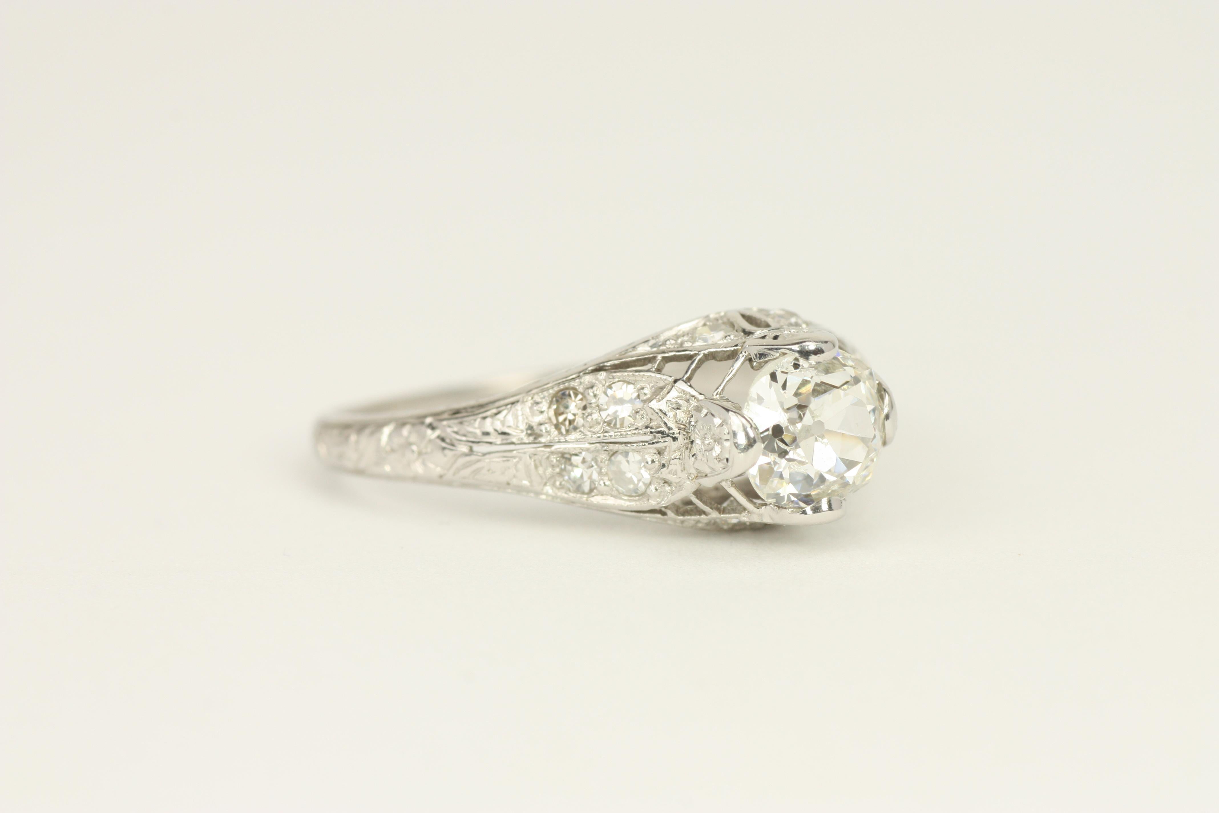 Anello di fidanzamento in filigrana Art Deco del 1920 da 0,98 carati totali e taglio rotondo. in vendita 2