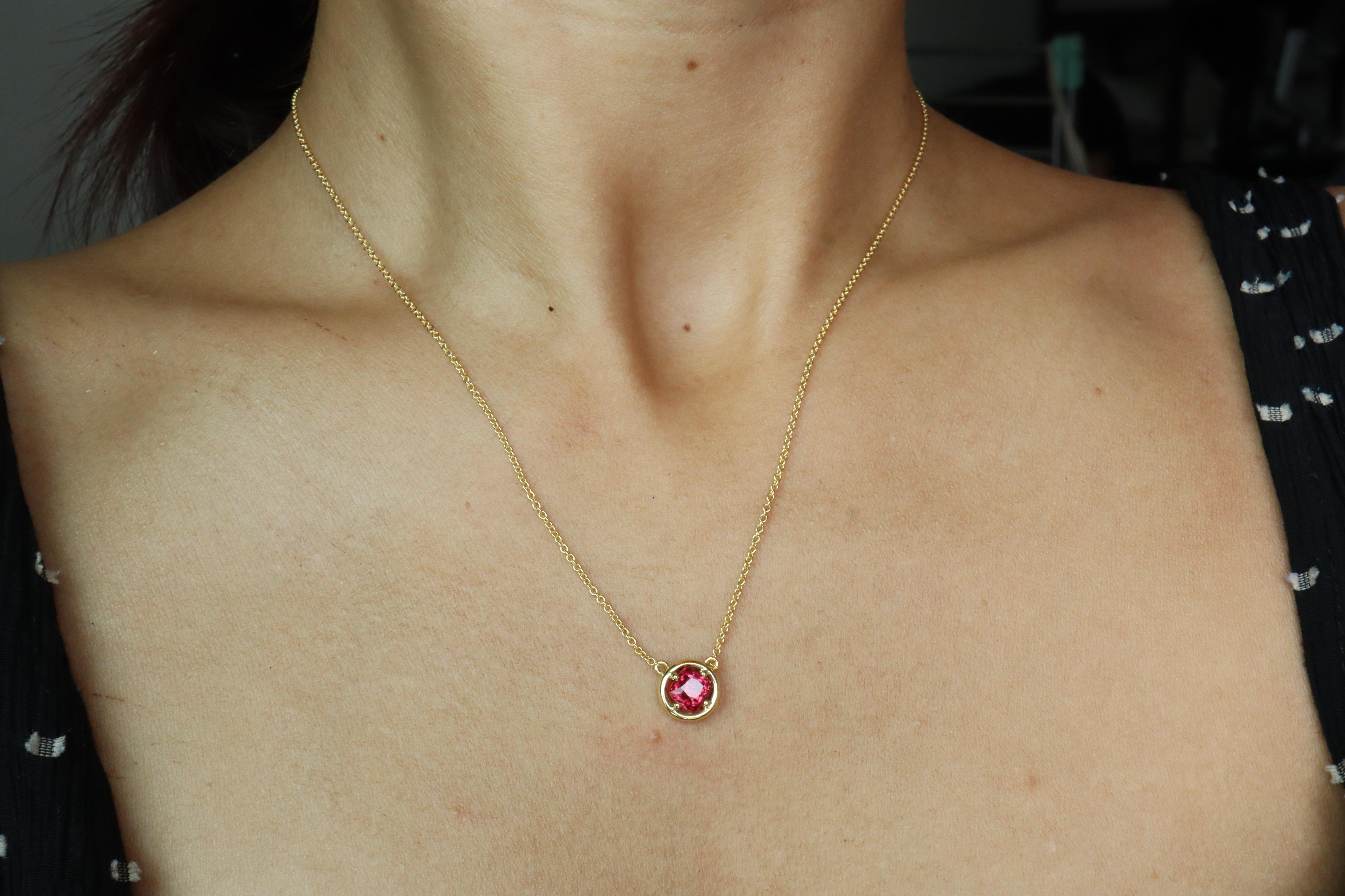 0,98 Karat Kirschrosa Spinell Solitär Halskette (Spinell Halskette) im Angebot 5