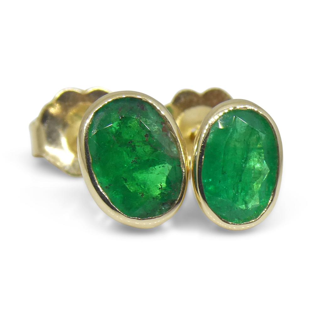 0.98ct Colombian Emerald Stud Earrings set in 14k Yellow Gold For Sale 4
