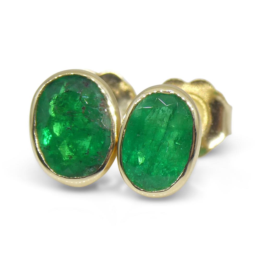0.98ct Colombian Emerald Stud Earrings set in 14k Yellow Gold For Sale 5