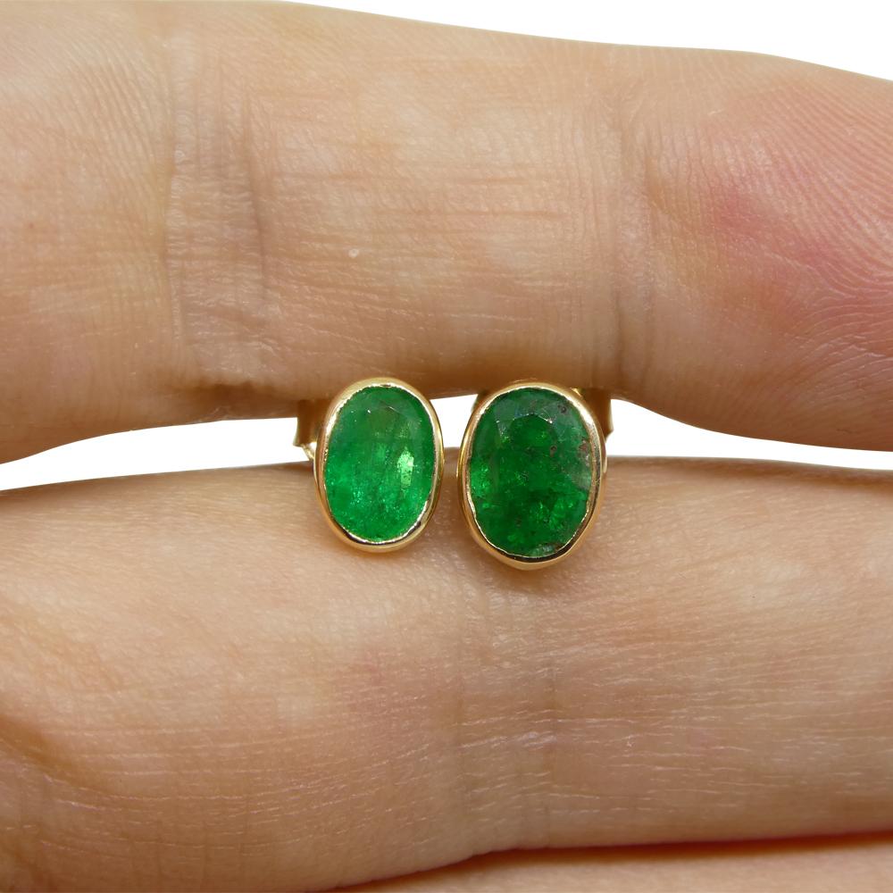 0.98ct Colombian Emerald Stud Earrings set in 14k Yellow Gold For Sale 14
