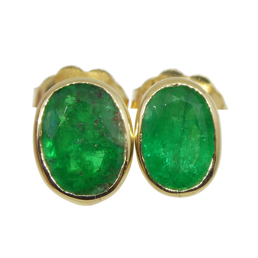Women's or Men's 0.98ct Colombian Emerald Stud Earrings set in 14k Yellow Gold For Sale