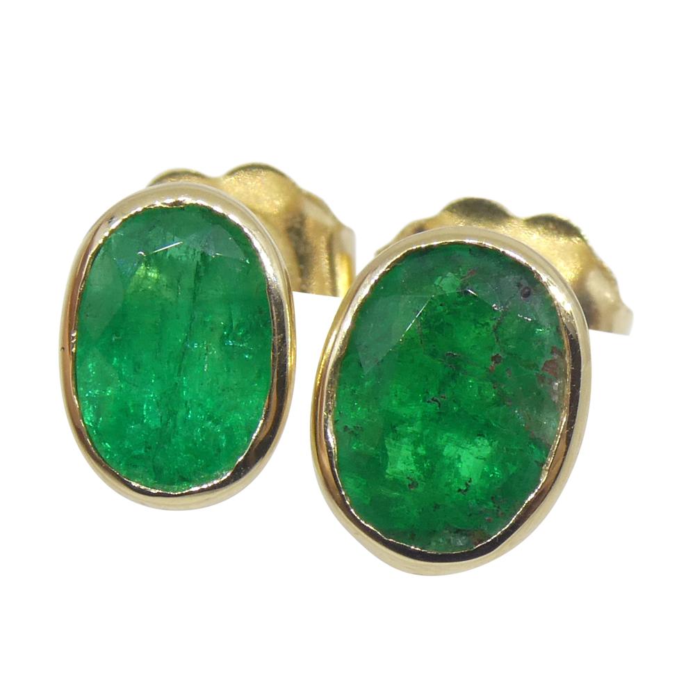 0.98ct Colombian Emerald Stud Earrings set in 14k Yellow Gold For Sale 2